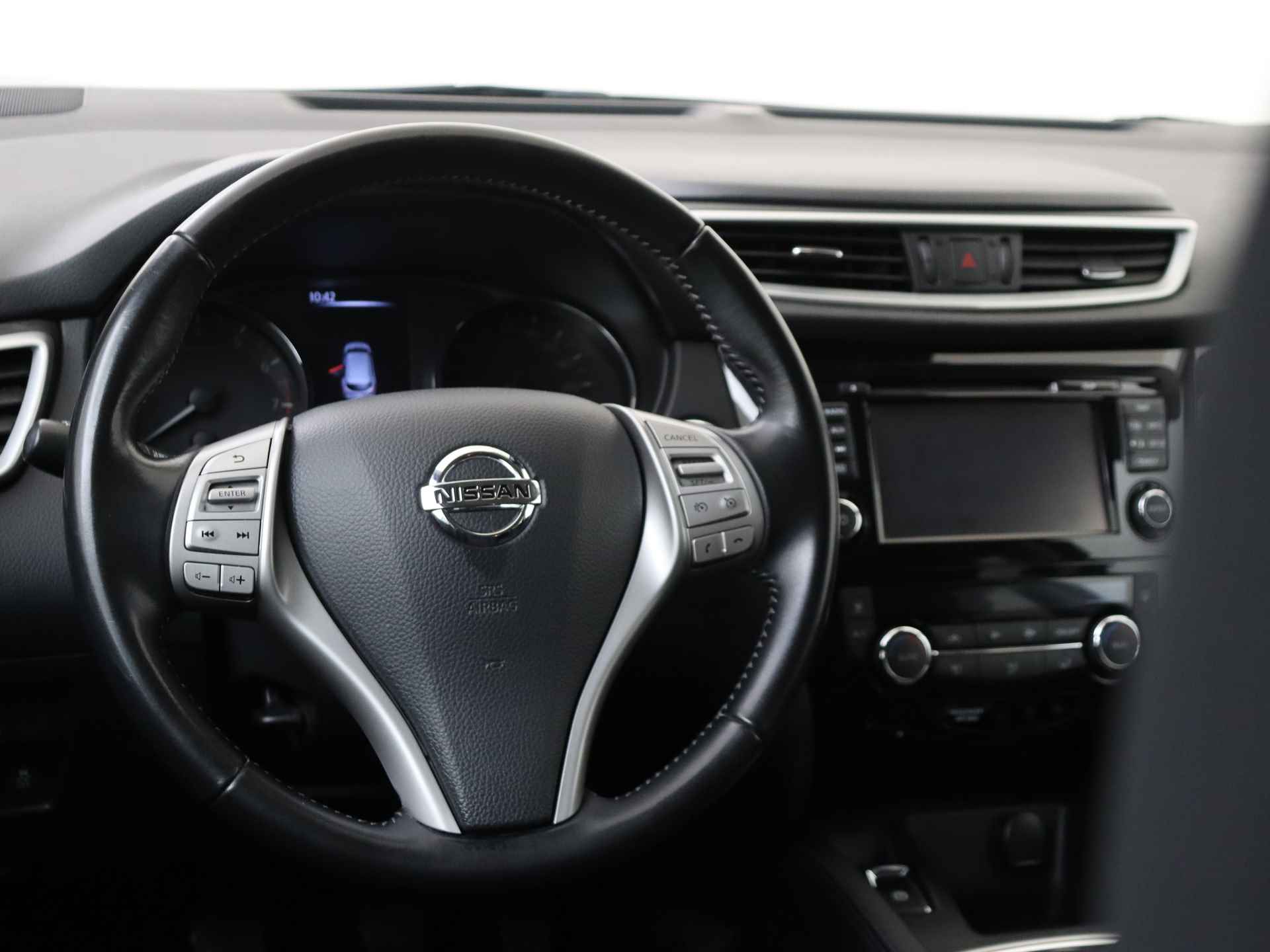 Nissan QASHQAI 1.2 DIG-T N-Connecta 115 pk | Navigatie | Climate Control | Stoelverwarming - 7/33