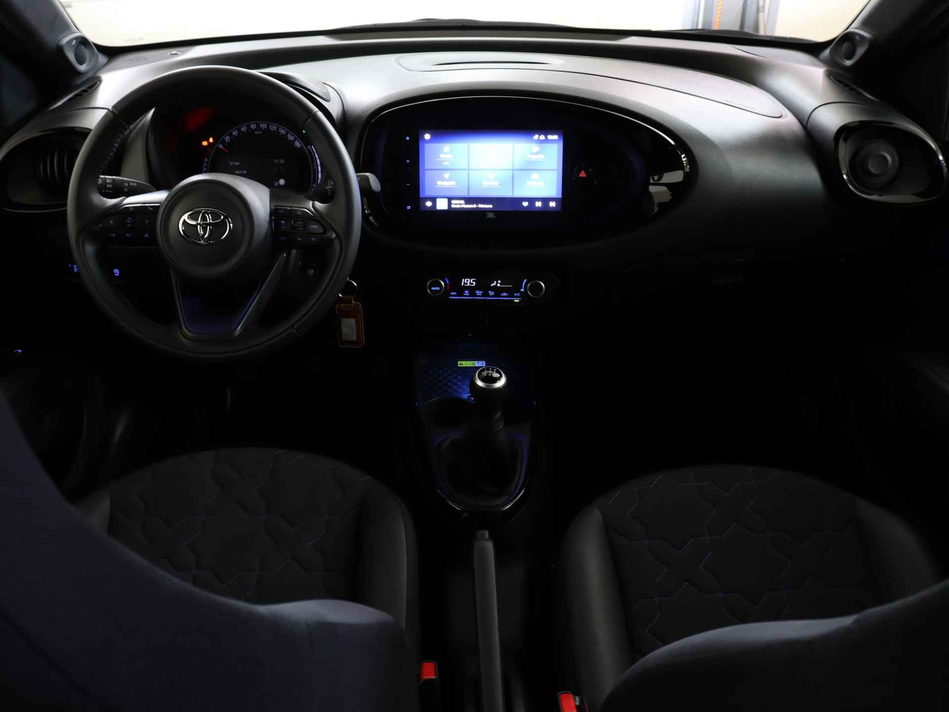 Toyota Aygo X 1.0 VVT-i MT envy, JBL, Apple carplay, Android auto !! - 4/31