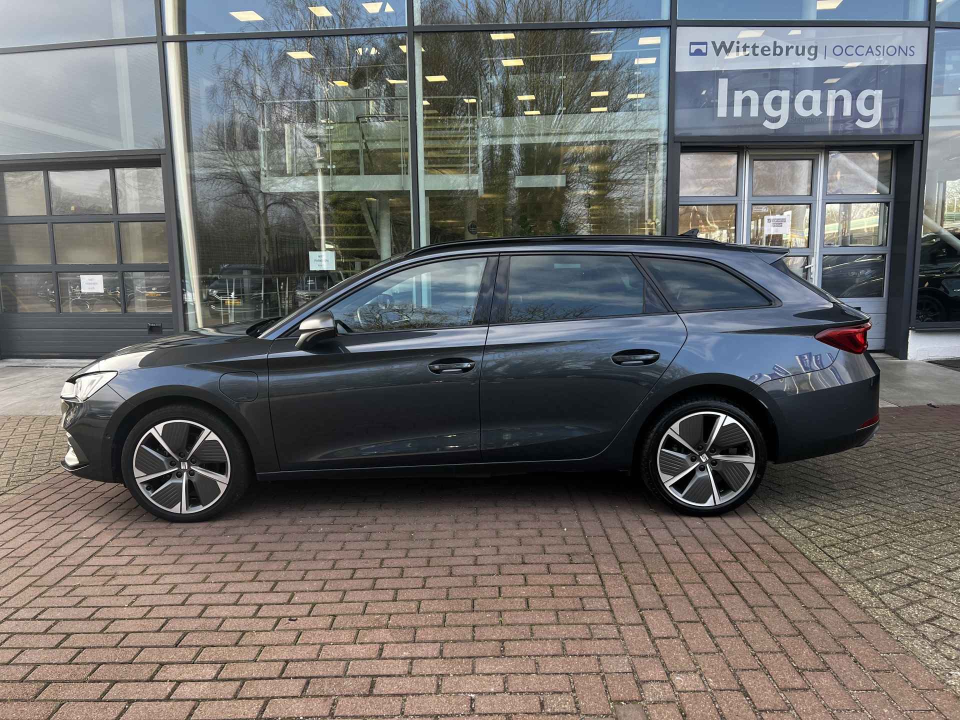 SEAT Leon Sportstourer 1.4 TSI eHybrid PHEV 204pk DSG FR / Panoramadak / Memory seat / Full Led / Achteruitrijcamera / Draadloze Lader / Elek. Achterklep - 12/34