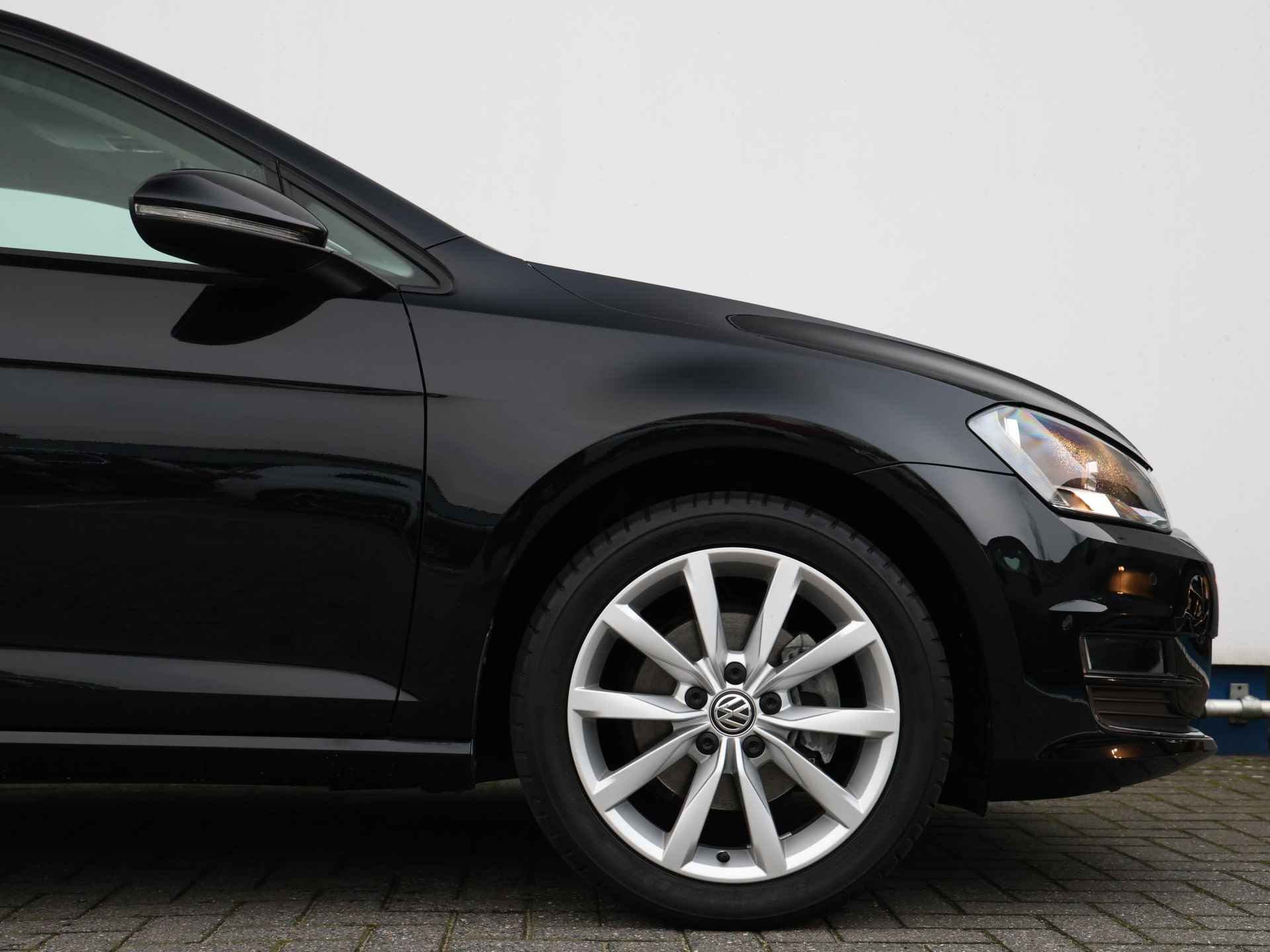 Volkswagen Golf 1.4 TSI Business Edition 125pk | Navigatie | Camera | Cruise control | Stoelverwarming Ergo stoelen - 16/38