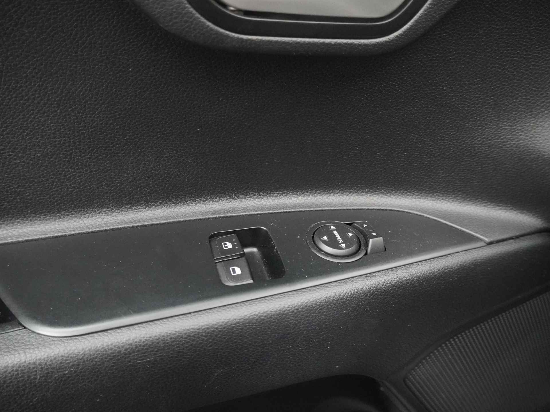 Kia Stonic 1.0 T-GDi DynamicLine - Airco - Apple/Android Carplay - Navigatie - Cruise Control - Fabrieksgarantie Tot 2025 - 17/44