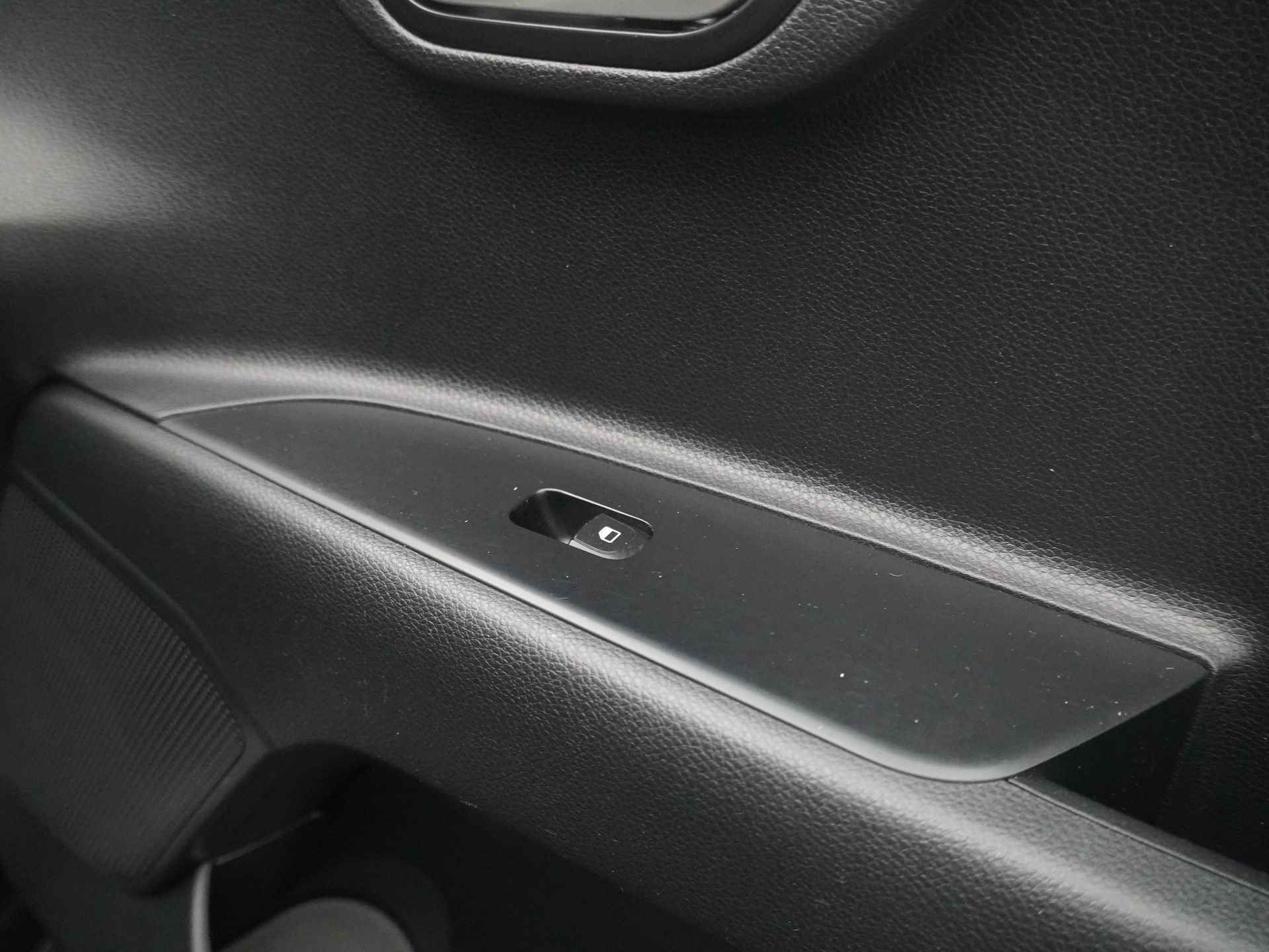 Kia Stonic 1.0 T-GDi DynamicLine - Airco - Apple/Android Carplay - Navigatie - Cruise Control - Fabrieksgarantie Tot 2025 - 37/44