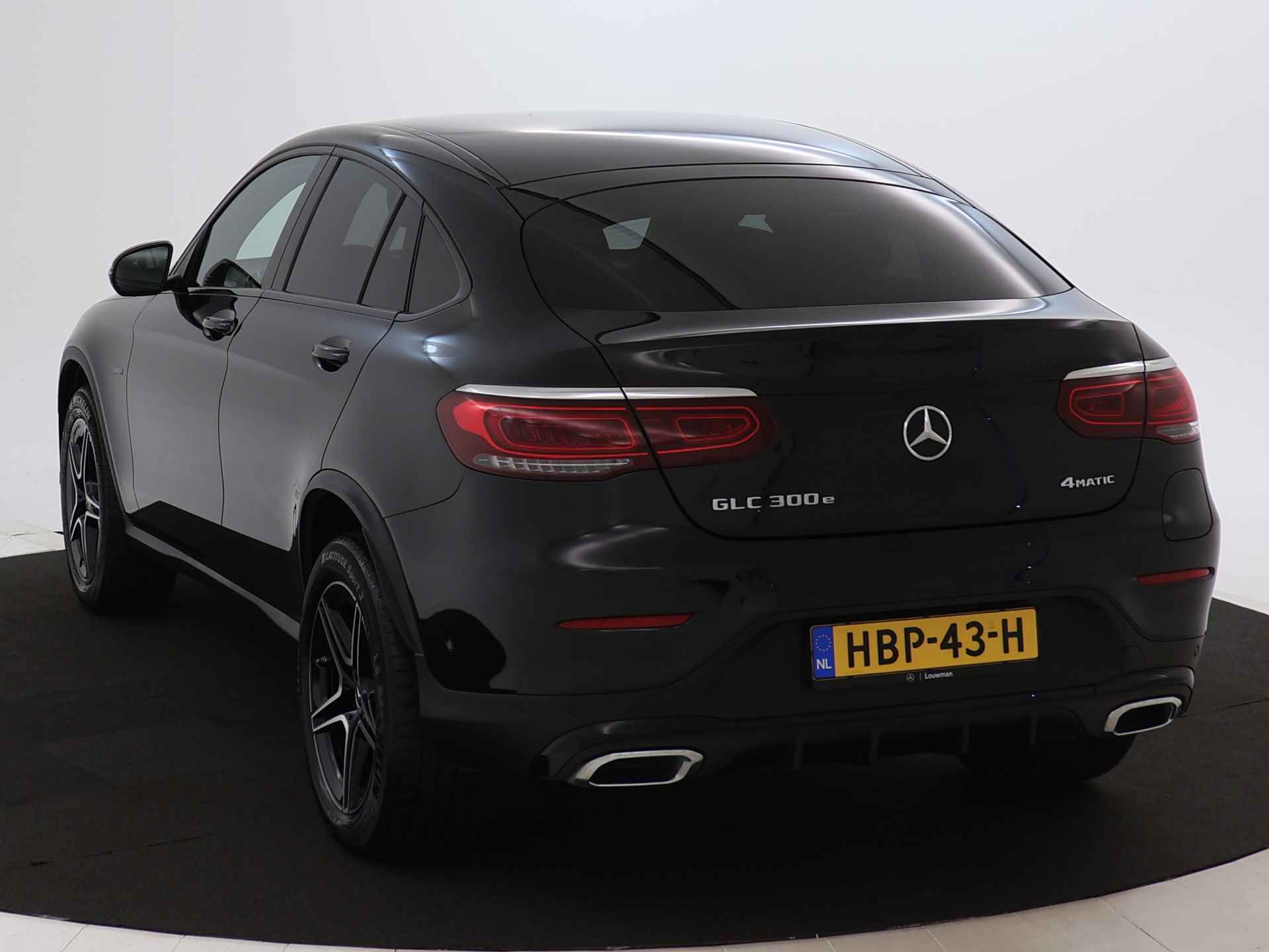 Mercedes-Benz GLC Coupé 300 e AMG Nightpack | Parkeerpakket met Camera | Sfeerverlichting | LED | Apple CarPlay | Inclusief 24 maanden MB Certified garantie voor Europa. - 17/44