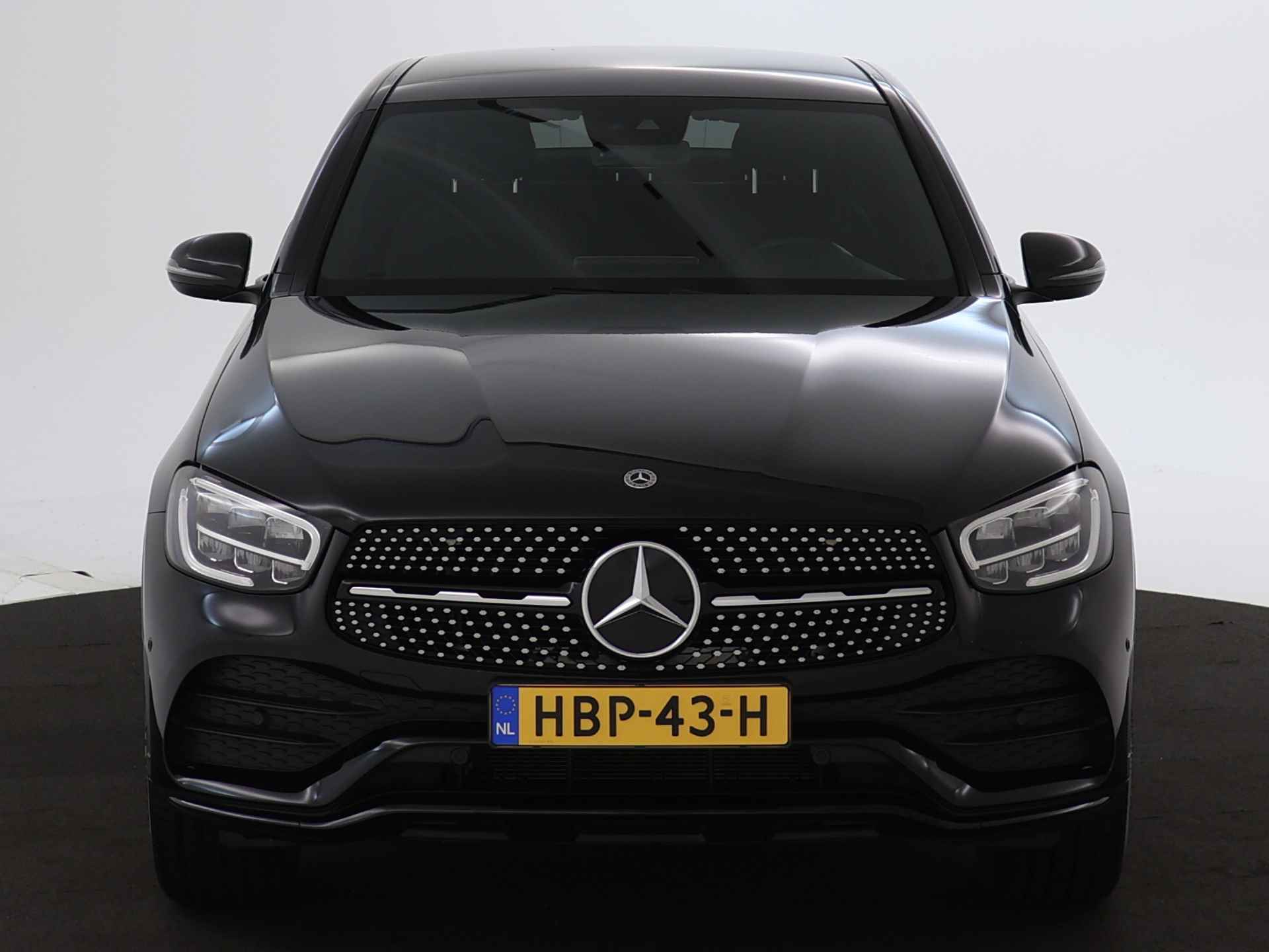 Mercedes-Benz GLC Coupé 300 e AMG Nightpack | Parkeerpakket met Camera | Sfeerverlichting | LED | Apple CarPlay | Inclusief 24 maanden MB Certified garantie voor Europa. - 27/44