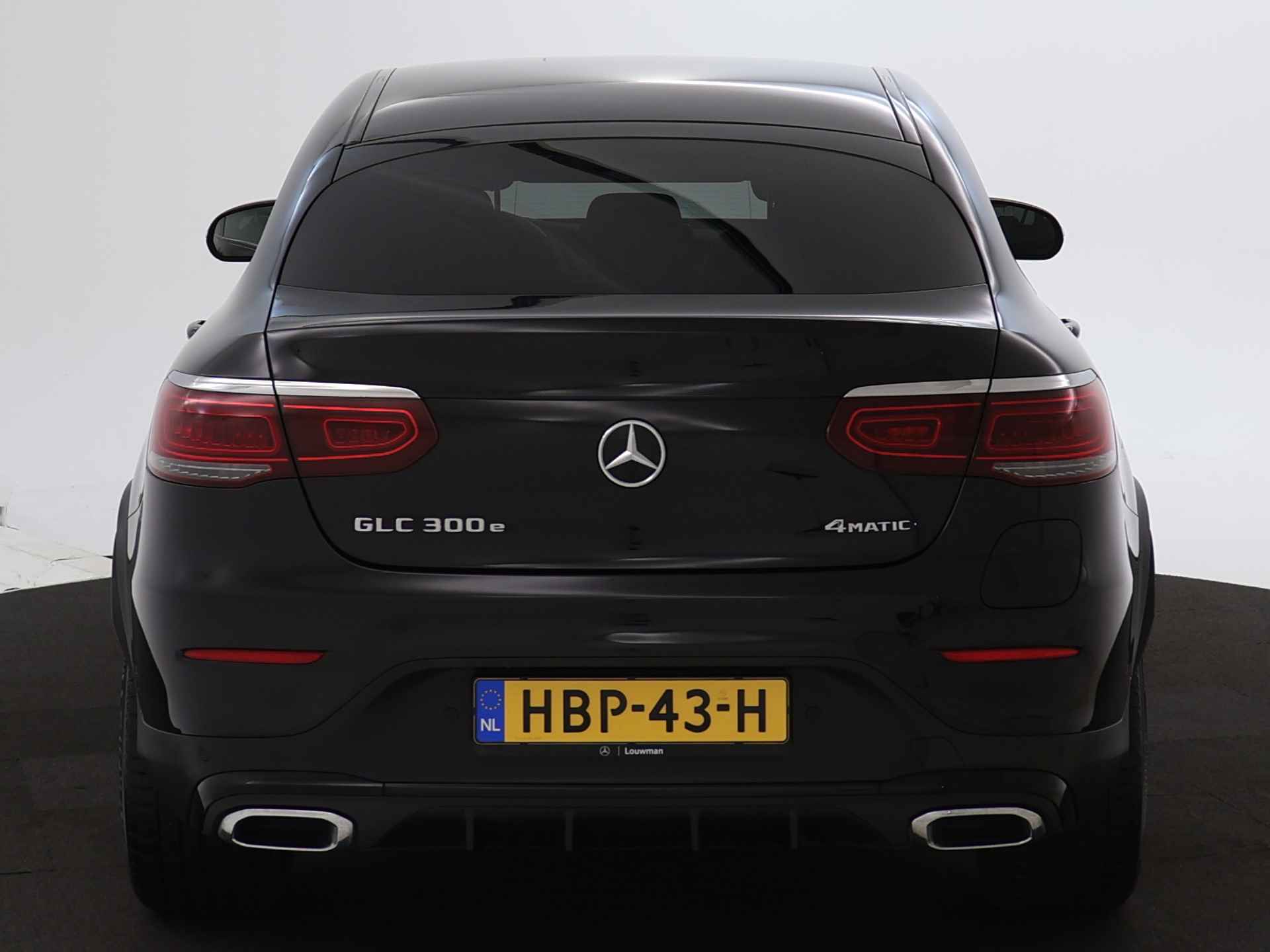 Mercedes-Benz GLC Coupé 300 e AMG Nightpack | Parkeerpakket met Camera | Sfeerverlichting | LED | Apple CarPlay | Inclusief 24 maanden MB Certified garantie voor Europa. - 29/44