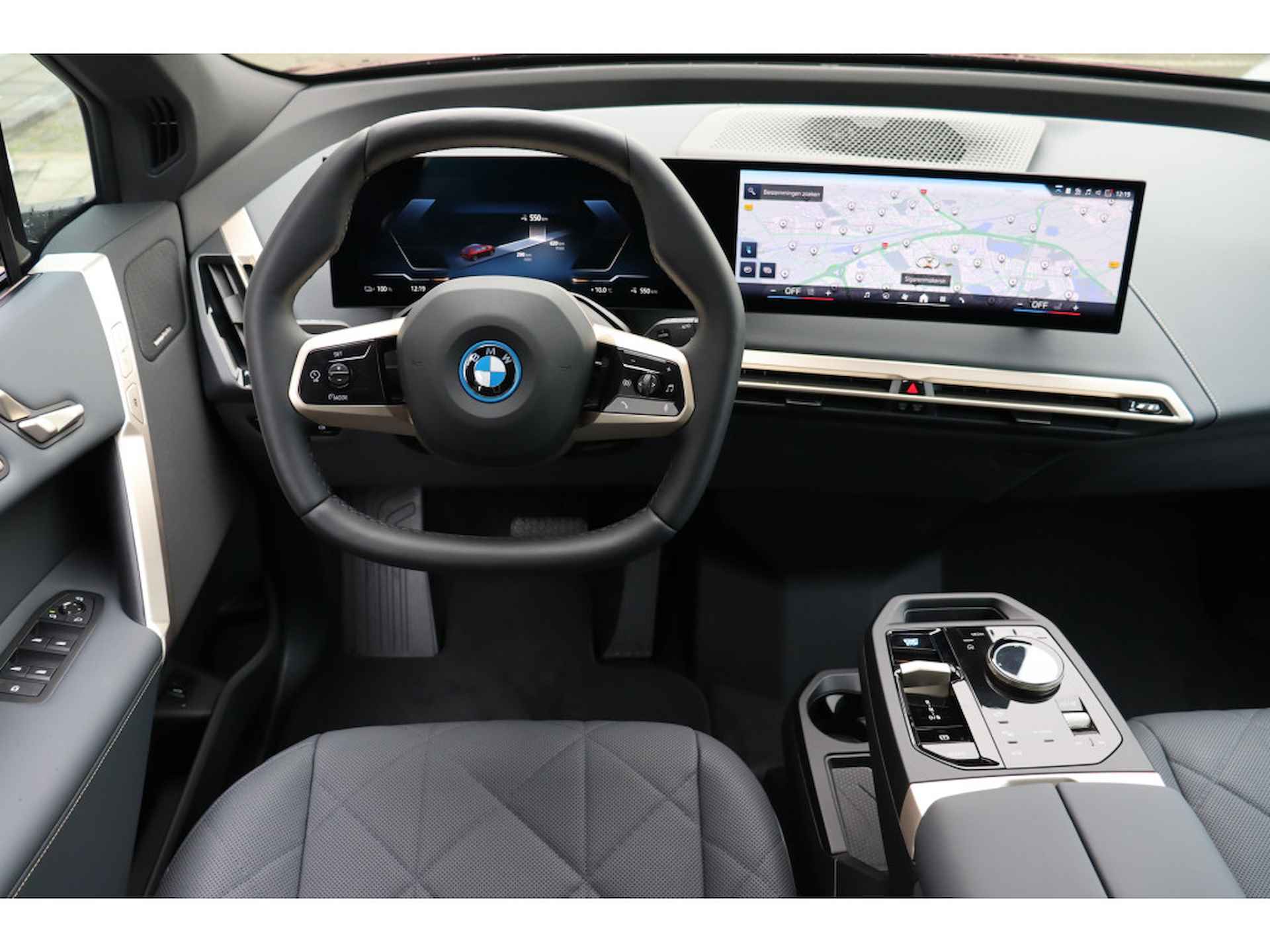 BMW iX xDrive50 High Executive Sport 112 kWh / Panoramadak Sky Lounge / Trekhaak / Parking Assistant Professional / Laserlight / Stoelventilatie / Soft-Close - 16/30