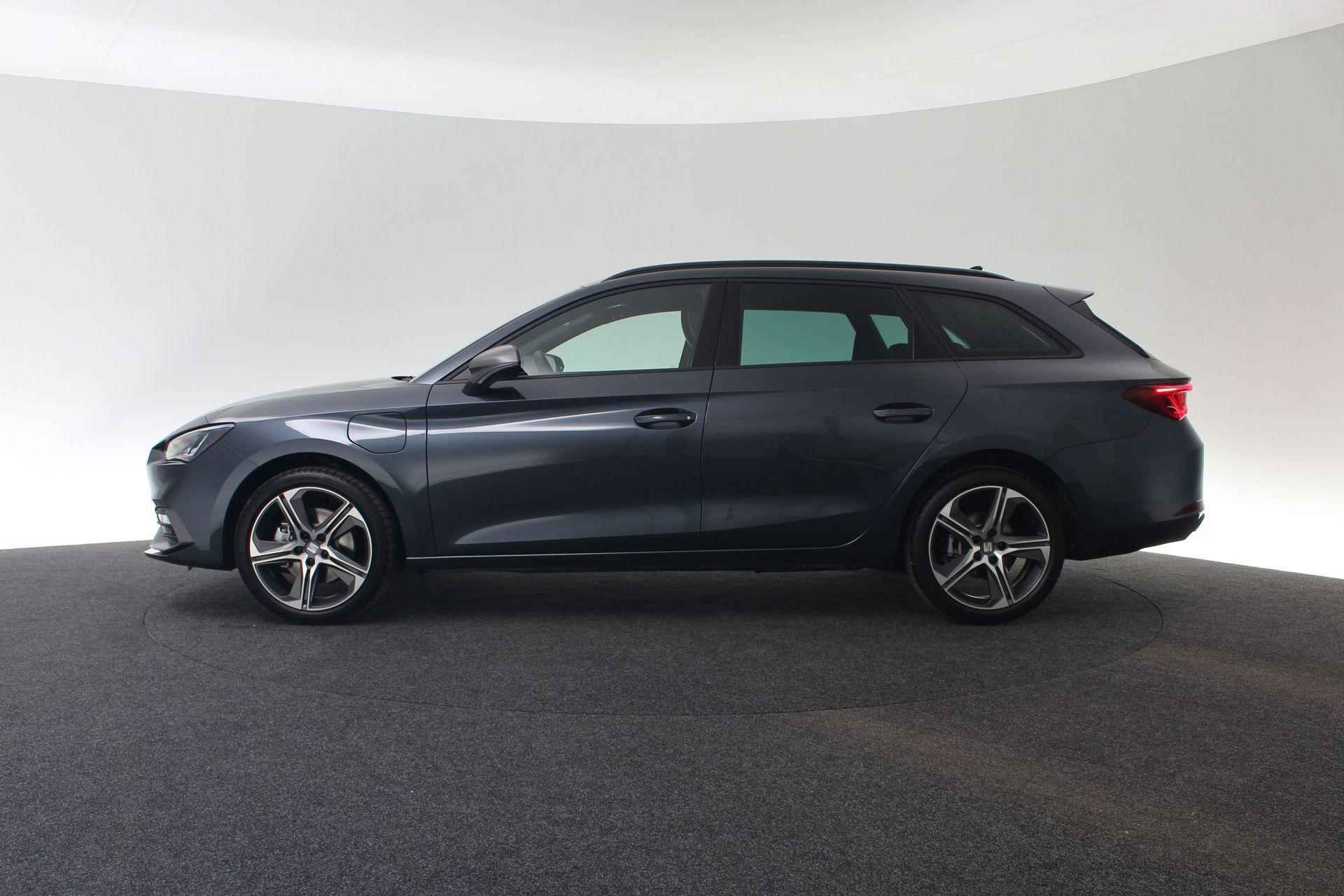 SEAT Leon Sportstourer FR First Edition 1.5 TSI eHybrid PHEV 150kW / 204 pk DSG | Camera | LED | Side Assist | ACC | 18 inch - 18/43