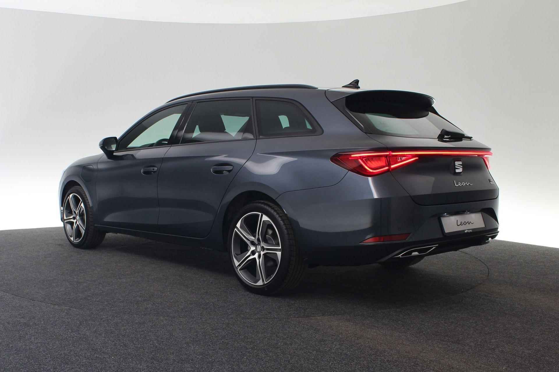 SEAT Leon Sportstourer FR First Edition 1.5 TSI eHybrid PHEV 150kW / 204 pk DSG | Camera | LED | Side Assist | ACC | 18 inch - 34/43