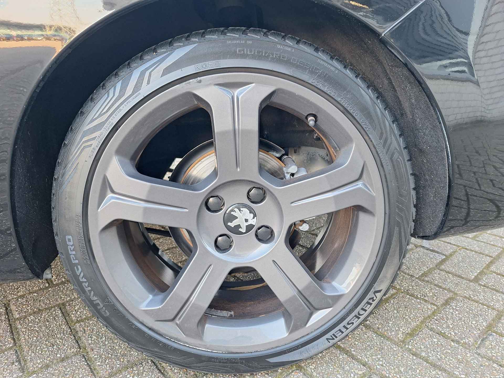 Peugeot 308 CC 1.6 THP Roland Garros | Rijklaarprijs! | Leder | Stoel en Nek-verwarming | Trekhaak | Navi | All Season banden | Inclusief 12 mnd Bovag Garantie! | - 33/36