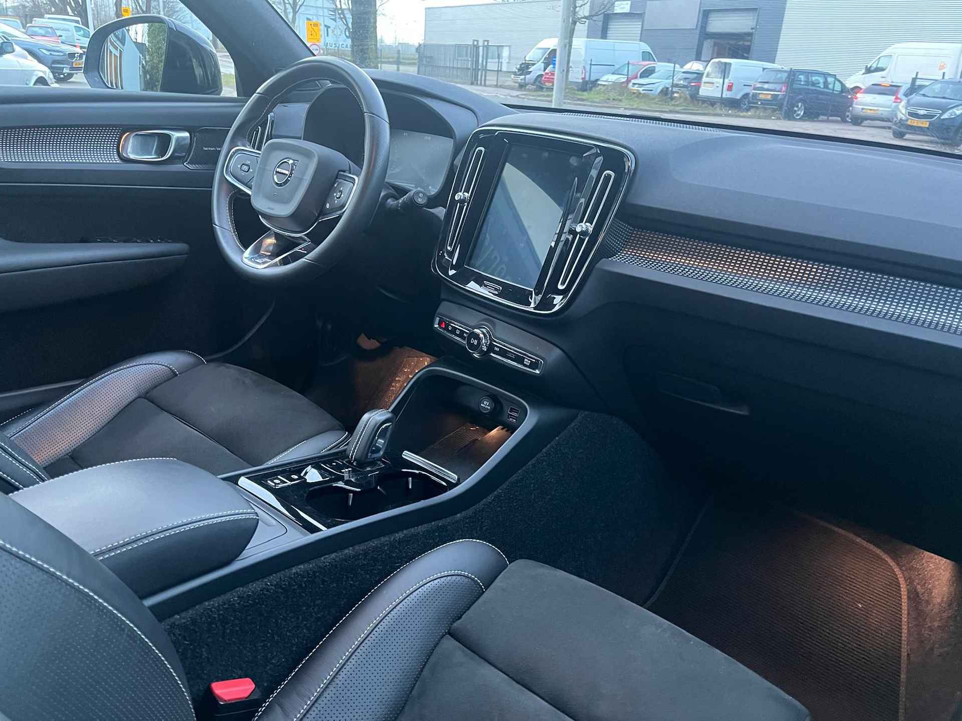 Volvo XC40 2.0 T4 R-Design Automaat | Rijklaarprijs | Harman Kardon | - 31/32