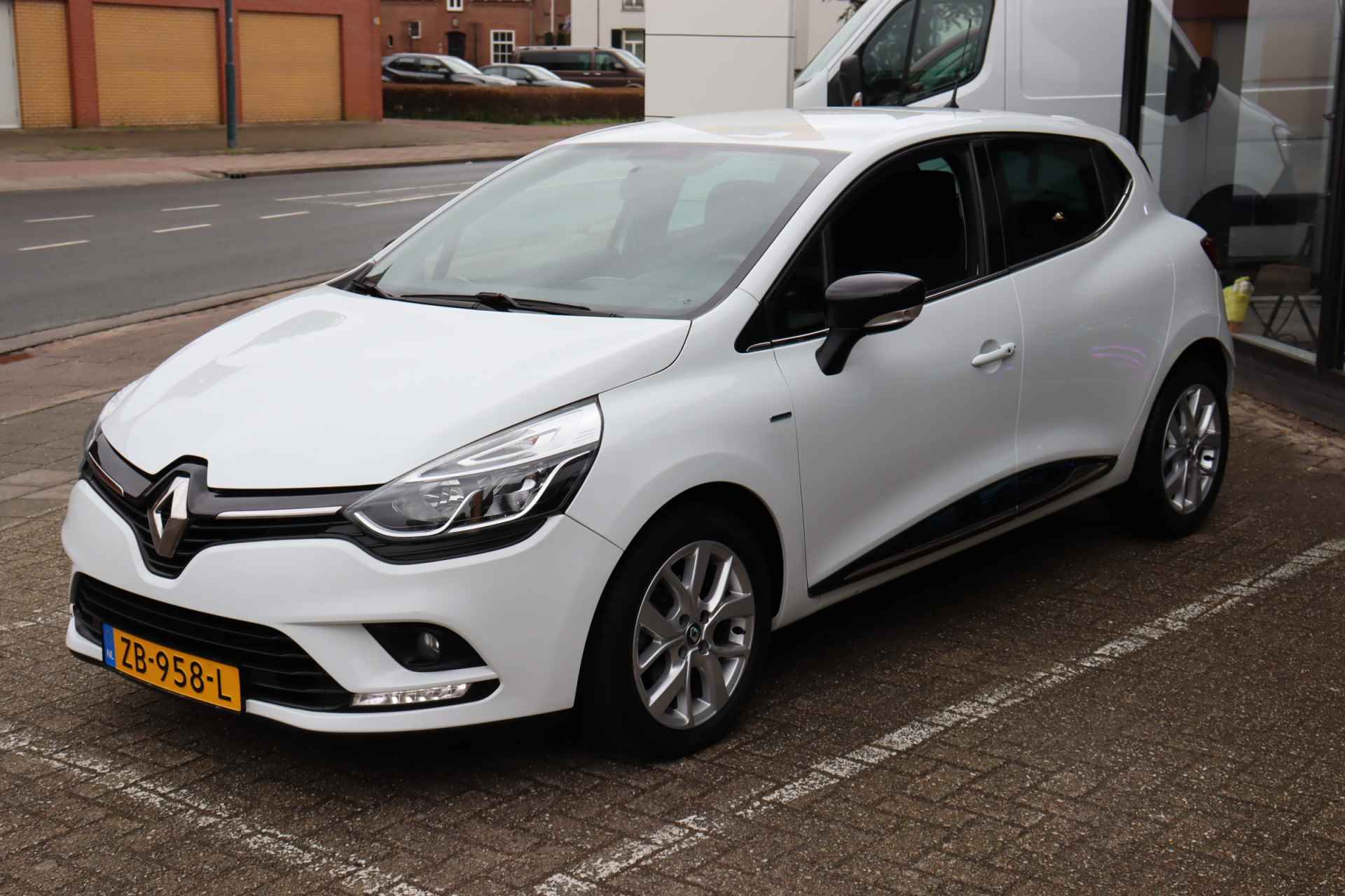 Renault Clio TCe 90pk Limited - 5/21