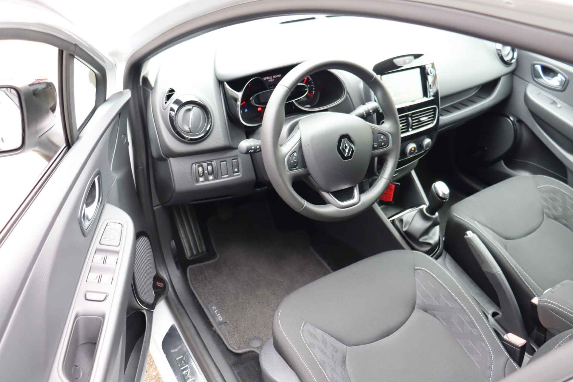 Renault Clio TCe 90pk Limited - 8/21