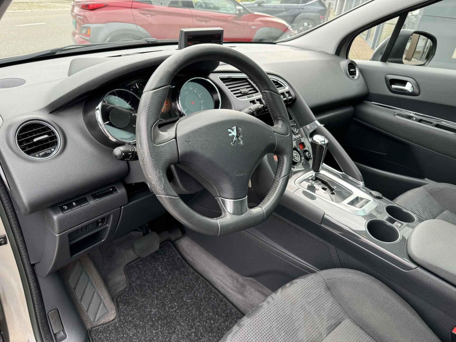 Peugeot 3008 1.6 THP Allure | Automaat | Navigatie | Panorama dak | Rijklaar - 8/28