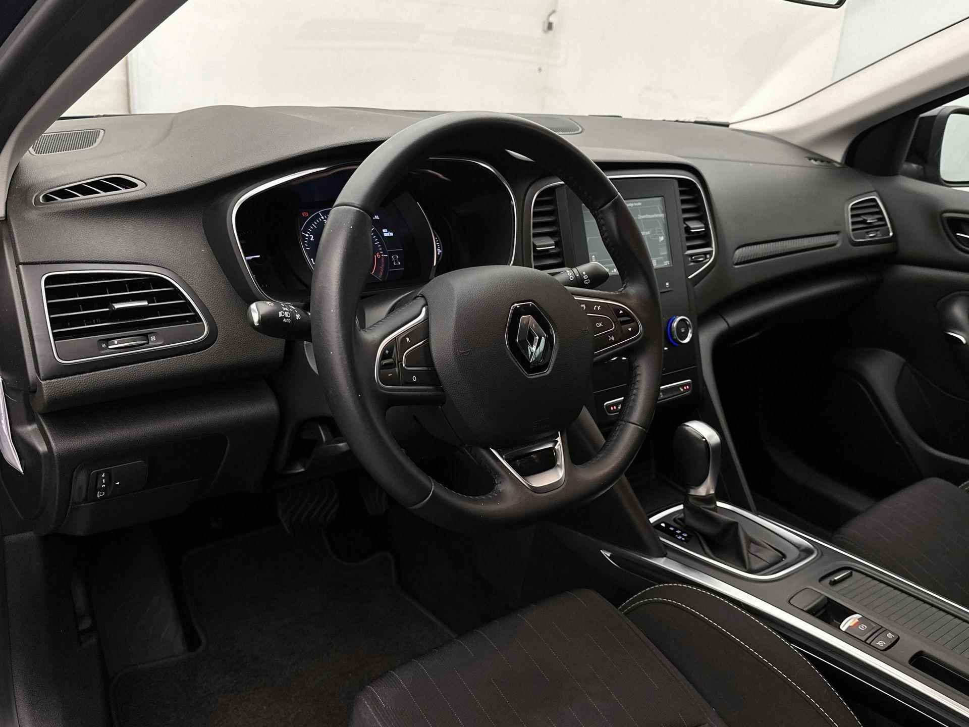 Renault Mégane Limited 140 pk Automaat | Navigatie | Achteruitrijcamera | Parkeersensoren Voor en Achter | Voorstoelen Verwarmd | Keyless Entry/Start | LED Dagrijverlichting | Airco | Cruise Control | 16" Lichtmetalen Velgen | Apple Carplay/Android Auto | - 11/38