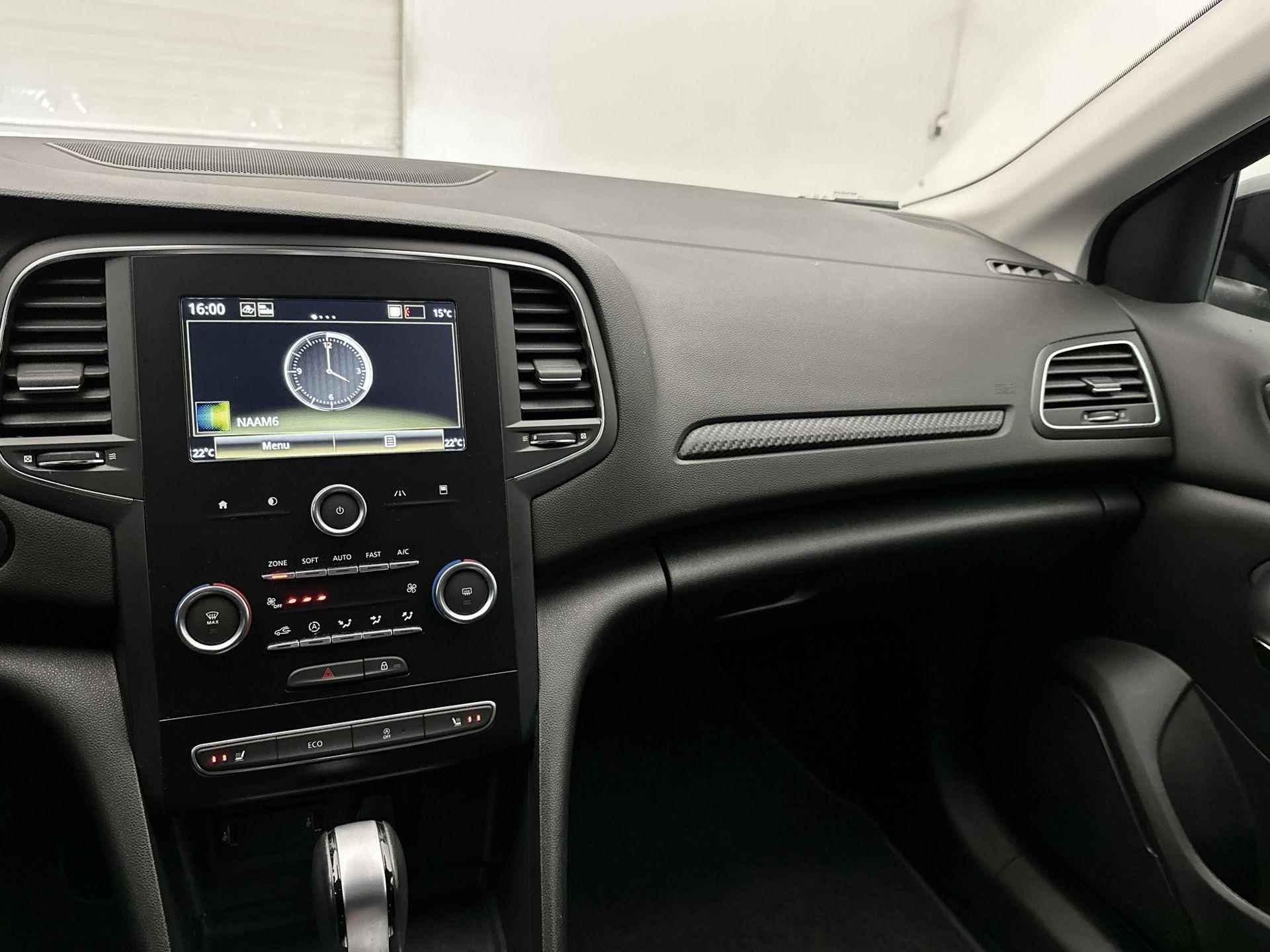 Renault Mégane Limited 140 pk Automaat | Navigatie | Achteruitrijcamera | Parkeersensoren Voor en Achter | Voorstoelen Verwarmd | Keyless Entry/Start | LED Dagrijverlichting | Airco | Cruise Control | 16" Lichtmetalen Velgen | Apple Carplay/Android Auto | - 20/38