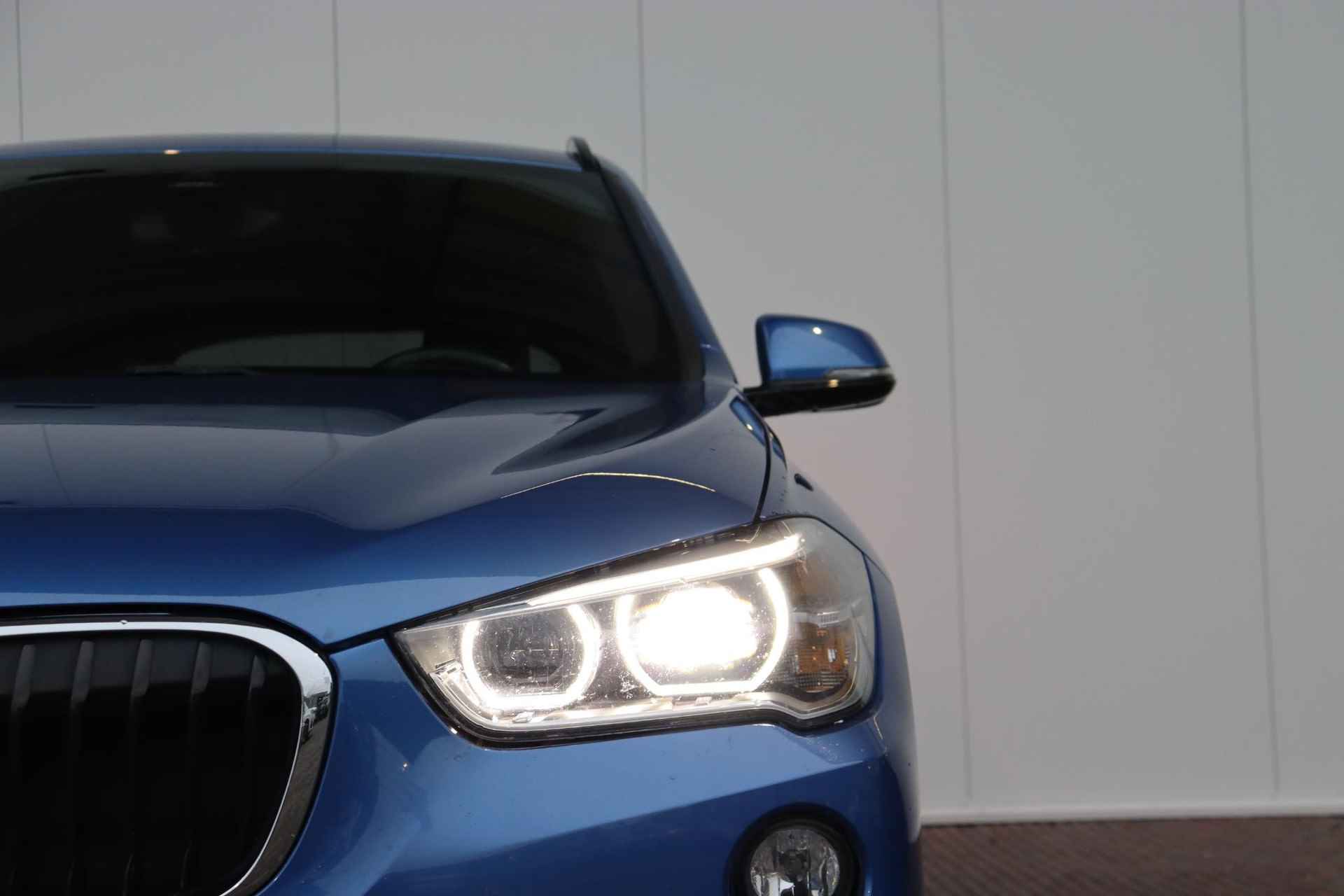 BMW X1 sDrive18i High Executive M-Sportpakket / Stoelverwarming / Achteruitrij camera / Electronic damping control - 3/33