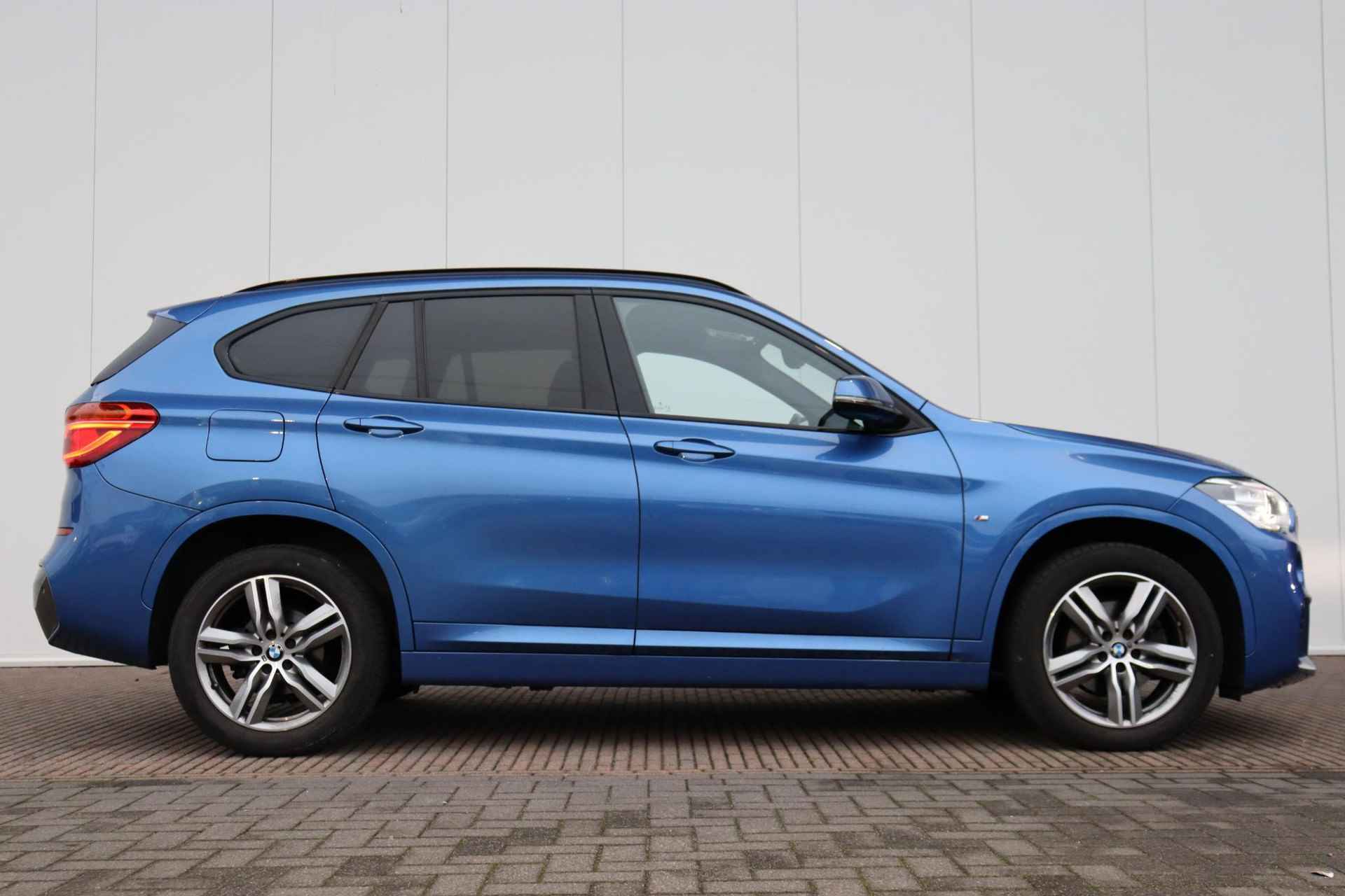 BMW X1 sDrive18i High Executive M-Sportpakket / Stoelverwarming / Achteruitrij camera / Electronic damping control - 4/33