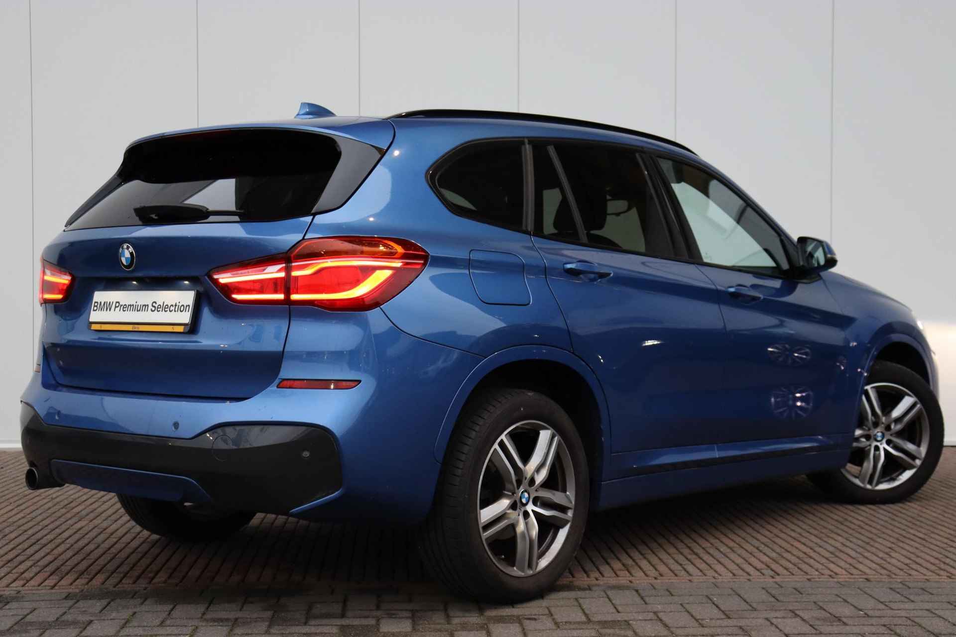 BMW X1 sDrive18i High Executive M-Sportpakket / Stoelverwarming / Achteruitrij camera / Electronic damping control - 6/33