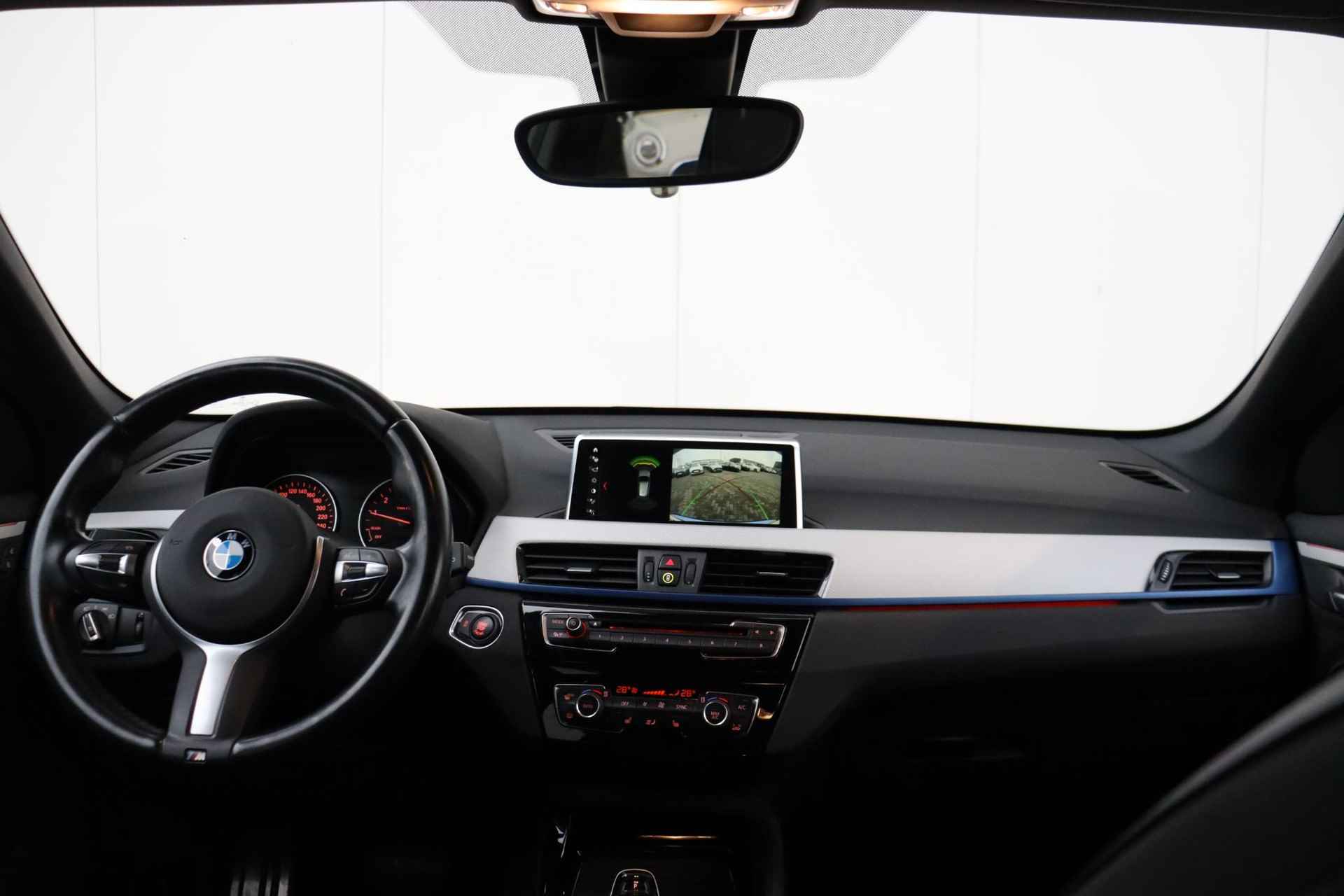 BMW X1 sDrive18i High Executive M-Sportpakket / Stoelverwarming / Achteruitrij camera / Electronic damping control - 15/33