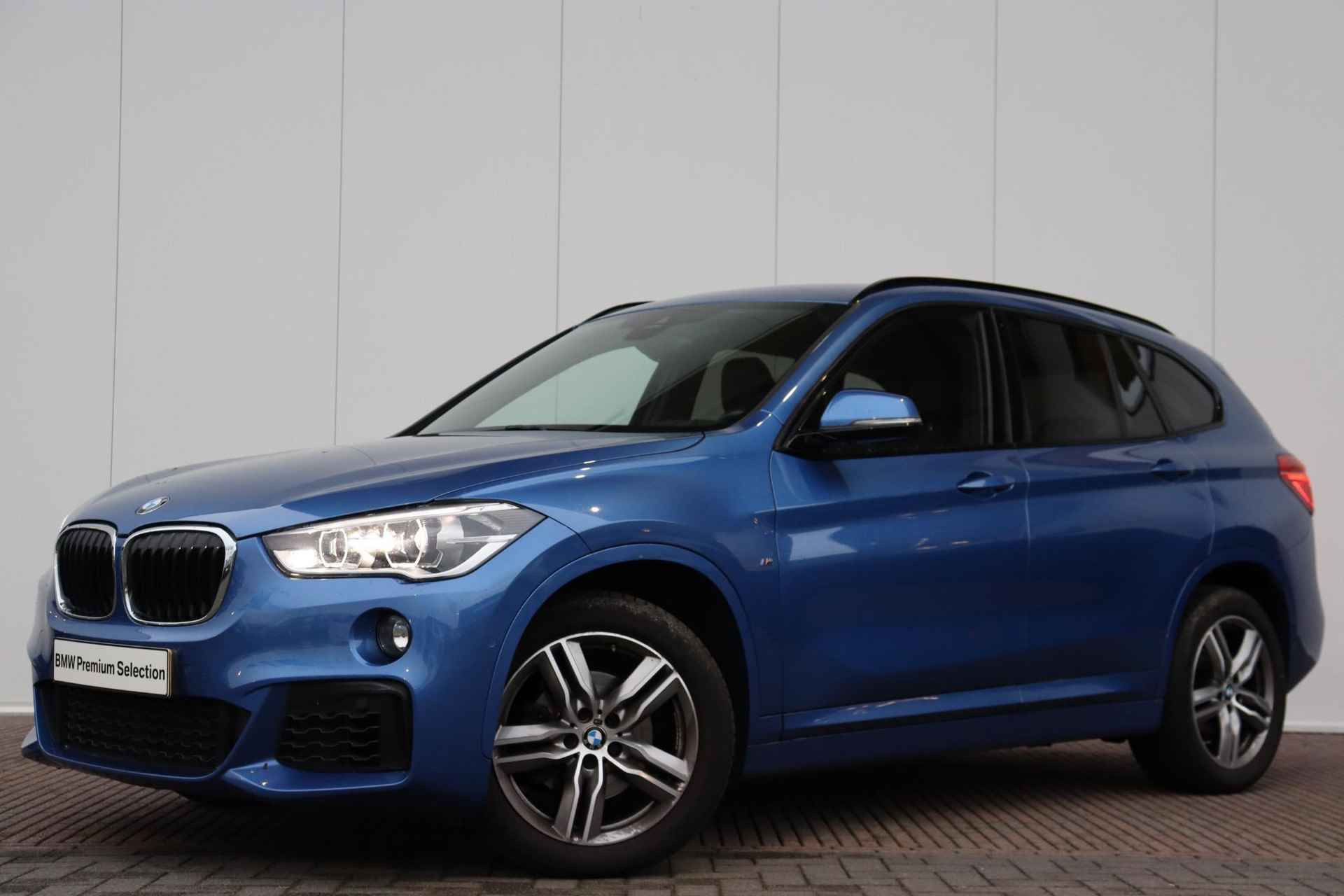 BMW X1 sDrive18i High Executive M-Sportpakket / Stoelverwarming / Achteruitrij camera / Electronic damping control - 33/33