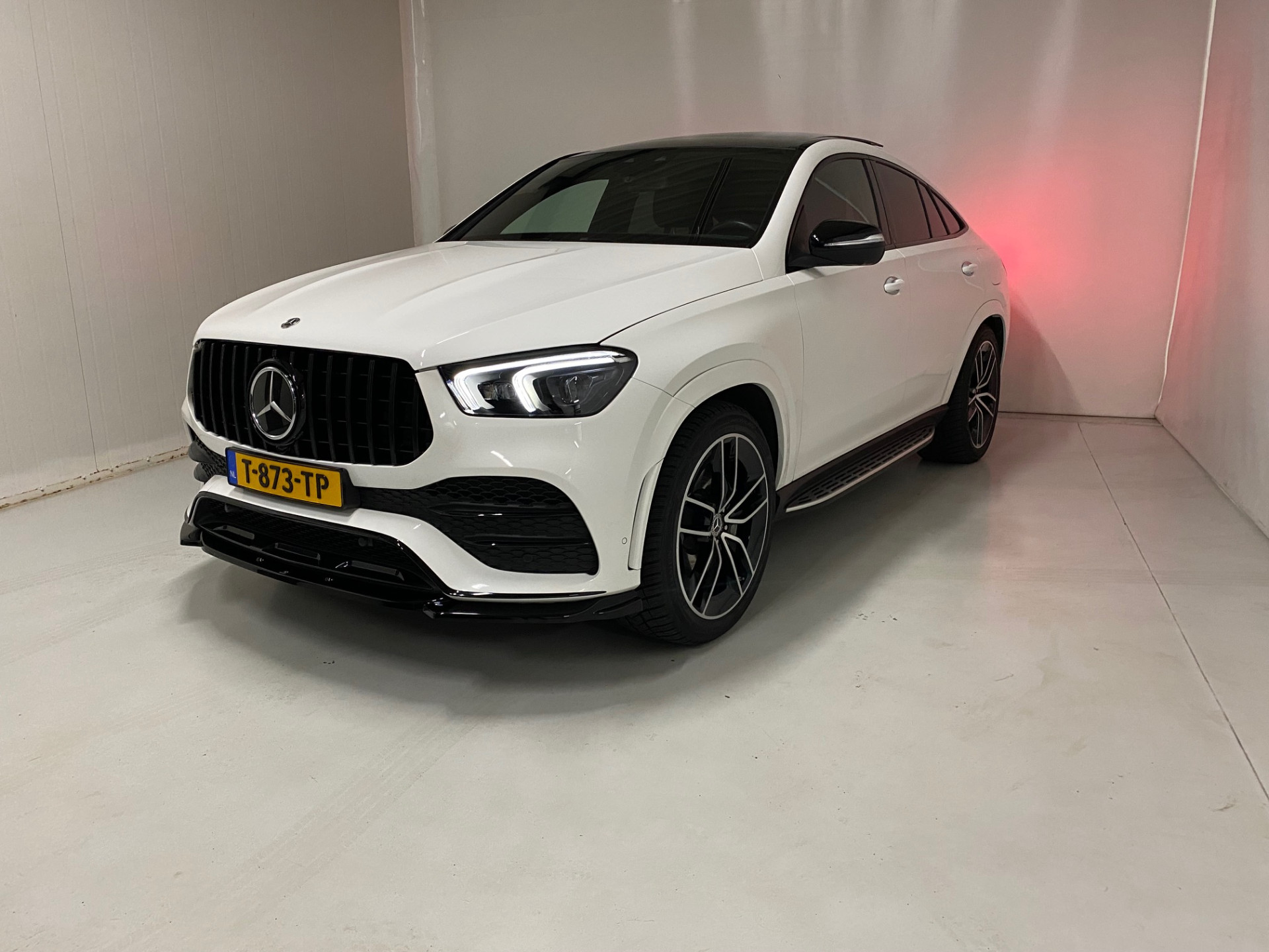 Mercedes-Benz GLE Coupé 350 e 4MATIC AMG 22 Inch HUD Luchtvering Burmester Trekhaak Night-pakket Matrix