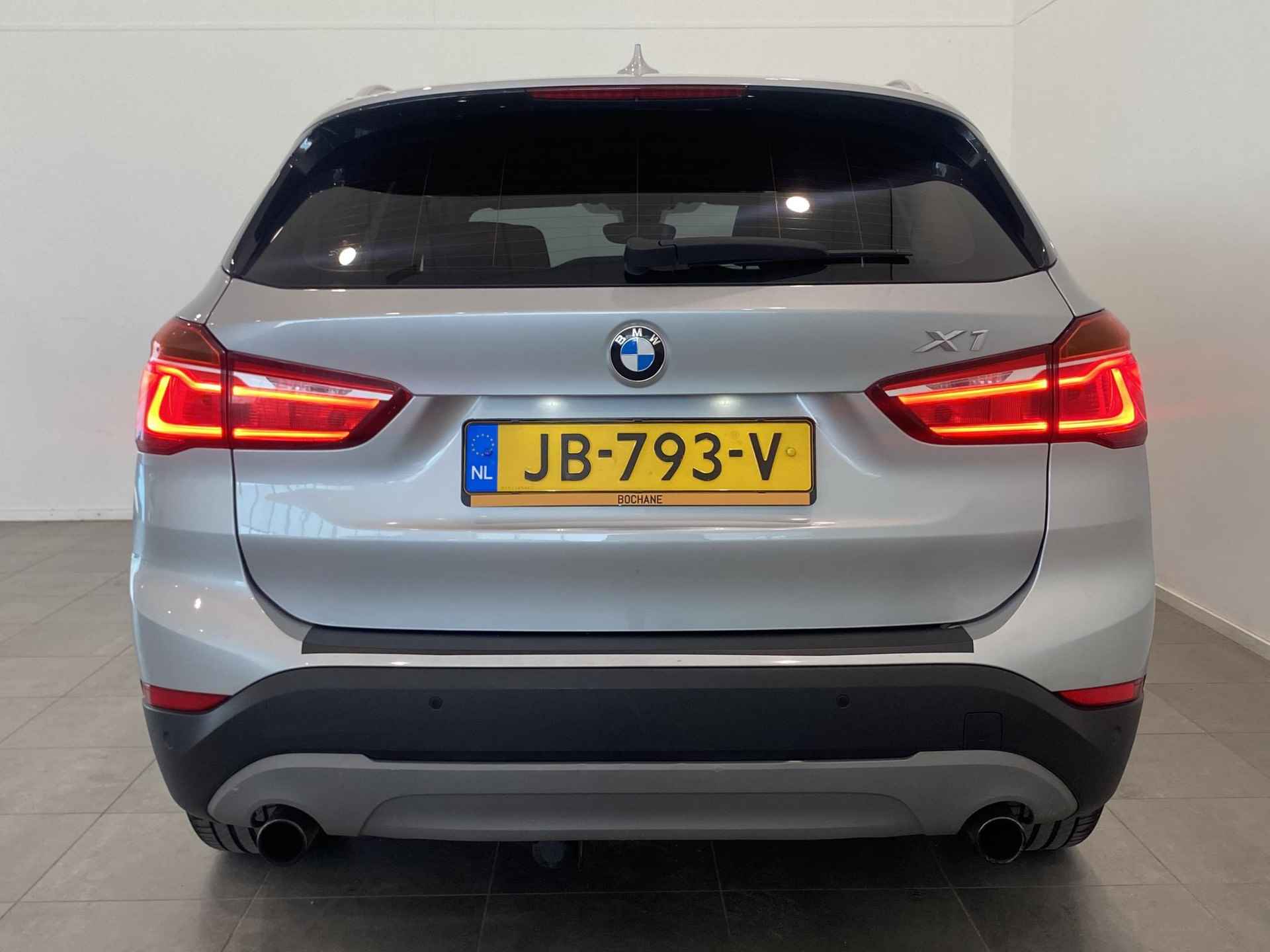 BMW X1 sDrive20i Essential CLIMA | CRUISE NAVI | PDC | PACK EXECUTIVE | LED | HEAD UP DISPLAY | ALARM KLASSE 3 - 6/31