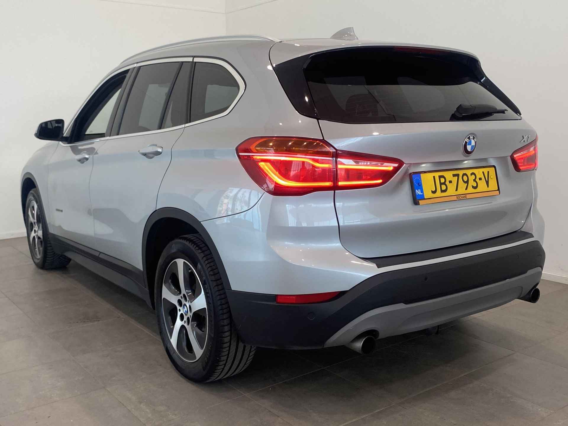 BMW X1 sDrive20i Essential CLIMA | CRUISE NAVI | PDC | PACK EXECUTIVE | LED | HEAD UP DISPLAY | ALARM KLASSE 3 - 7/31