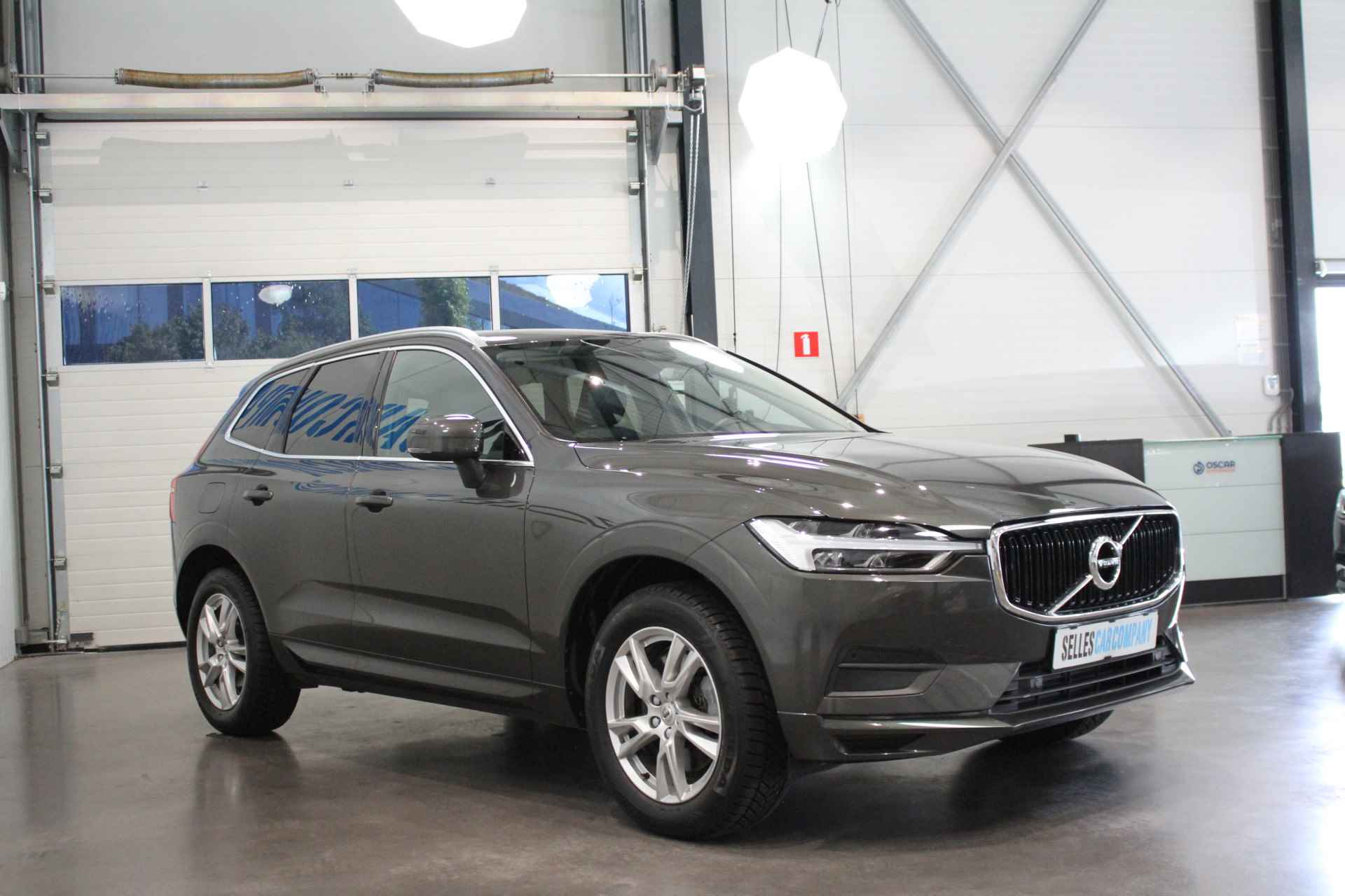 Volvo XC60 2.0 D4 Momentum | Navigatie | Leder | Verwarmde voorstoelen | Elektrisch bedienbare achterklep | - 6/23