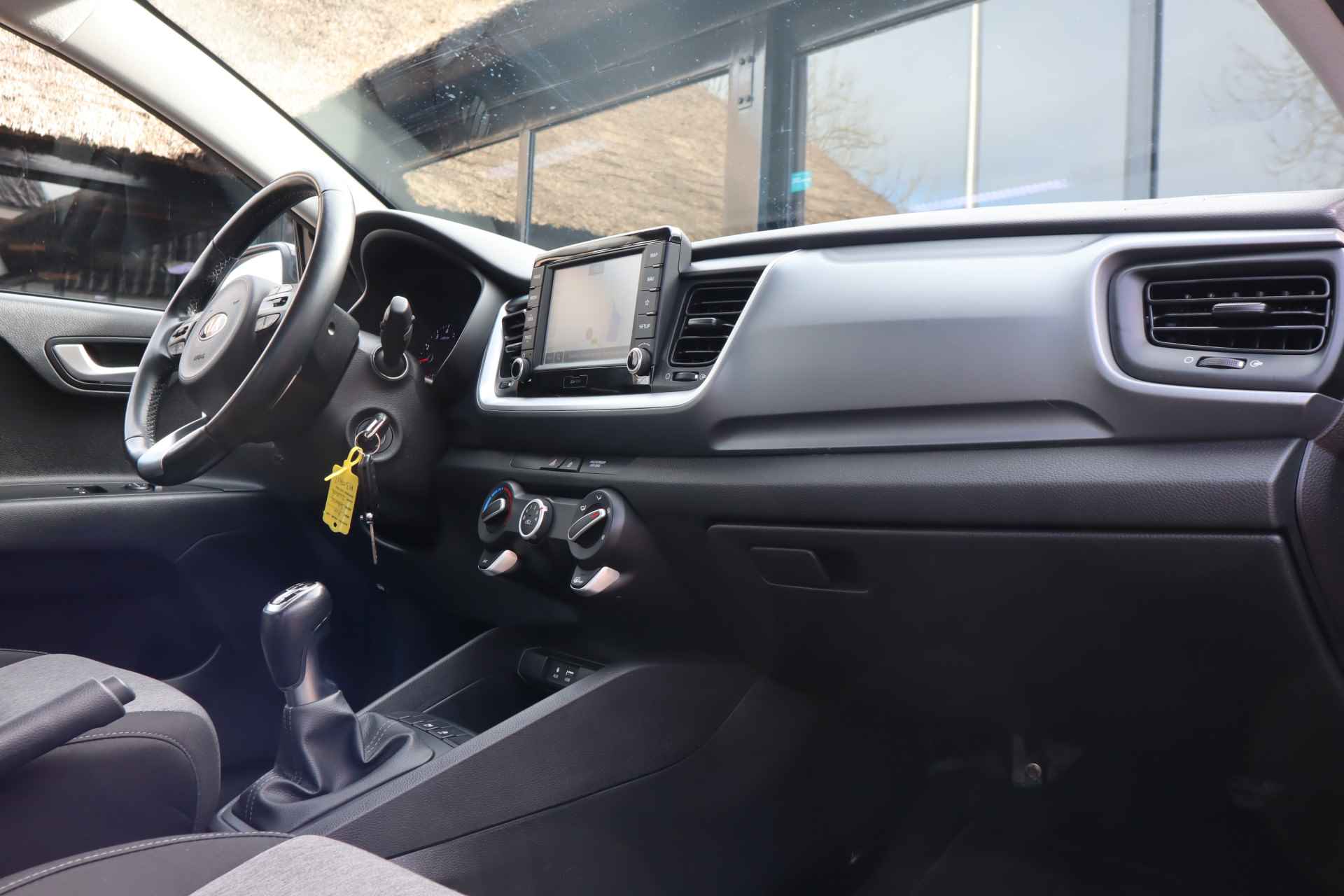 Kia Stonic 1.0 T-GDi DynamicLine | Trekhaak | Camera | Navigatie | Carplay & Android Auto - 13/43