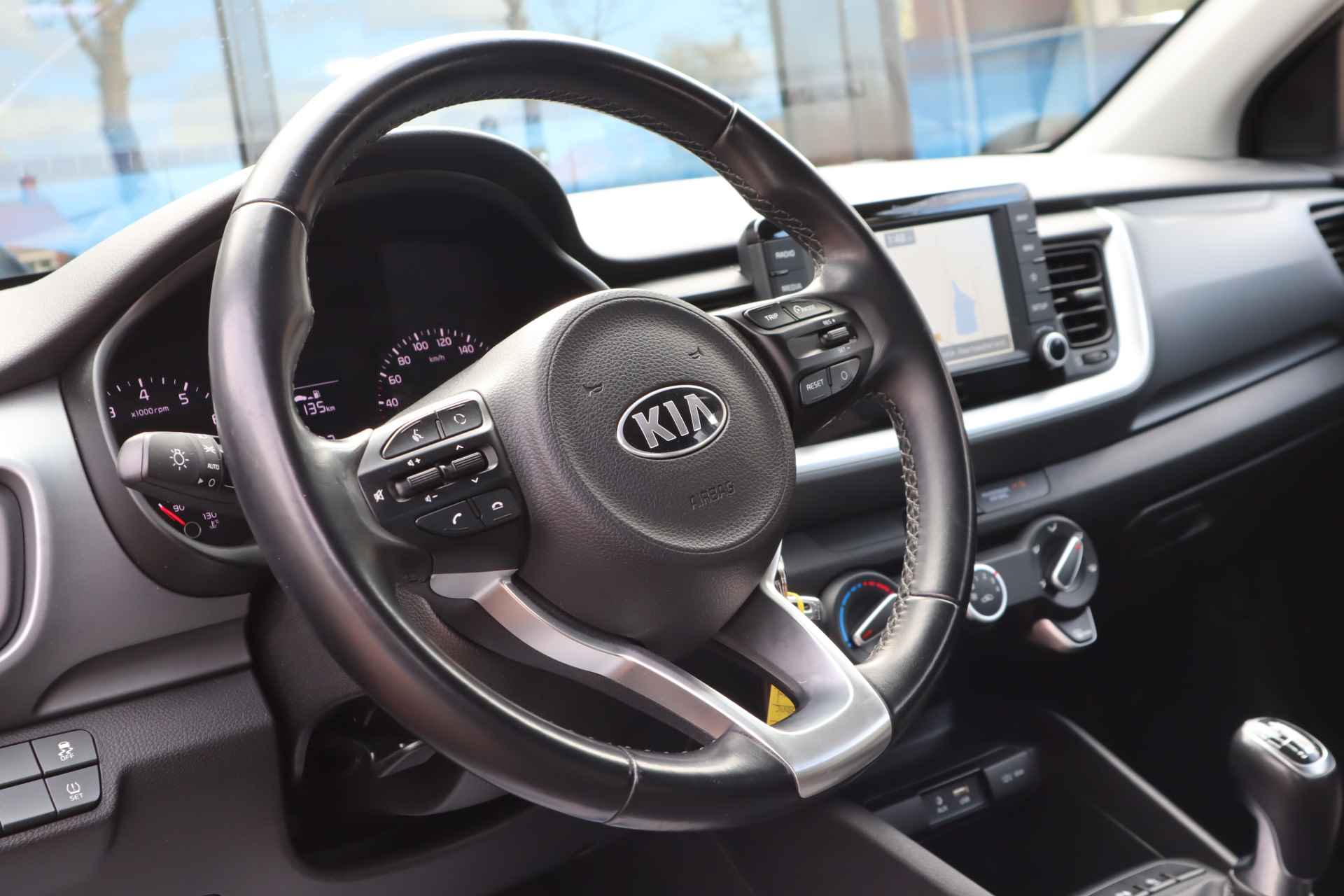 Kia Stonic 1.0 T-GDi DynamicLine | Trekhaak | Camera | Navigatie | Carplay & Android Auto - 35/43