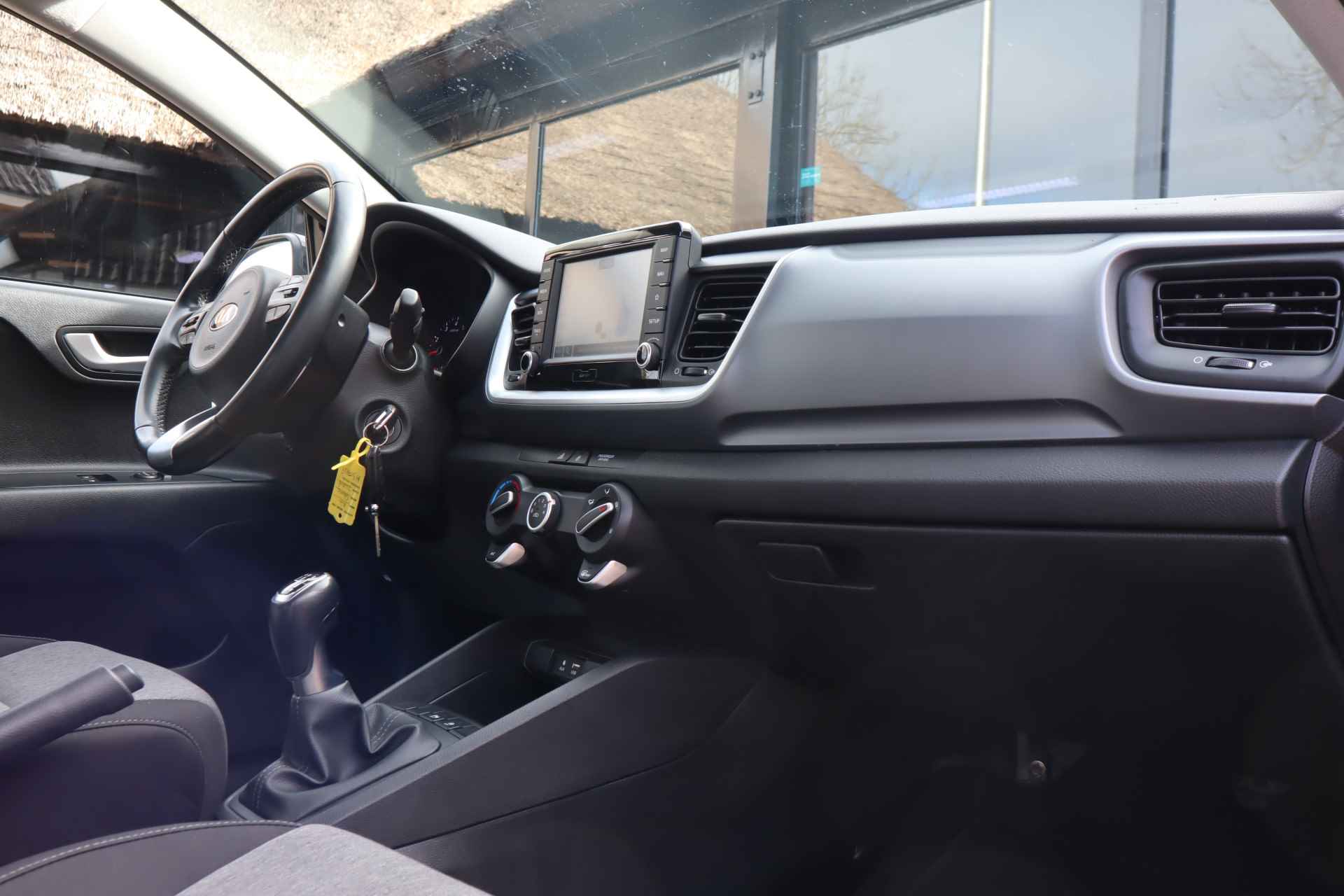 Kia Stonic 1.0 T-GDi DynamicLine | Trekhaak | Camera | Navigatie | Carplay & Android Auto - 38/43