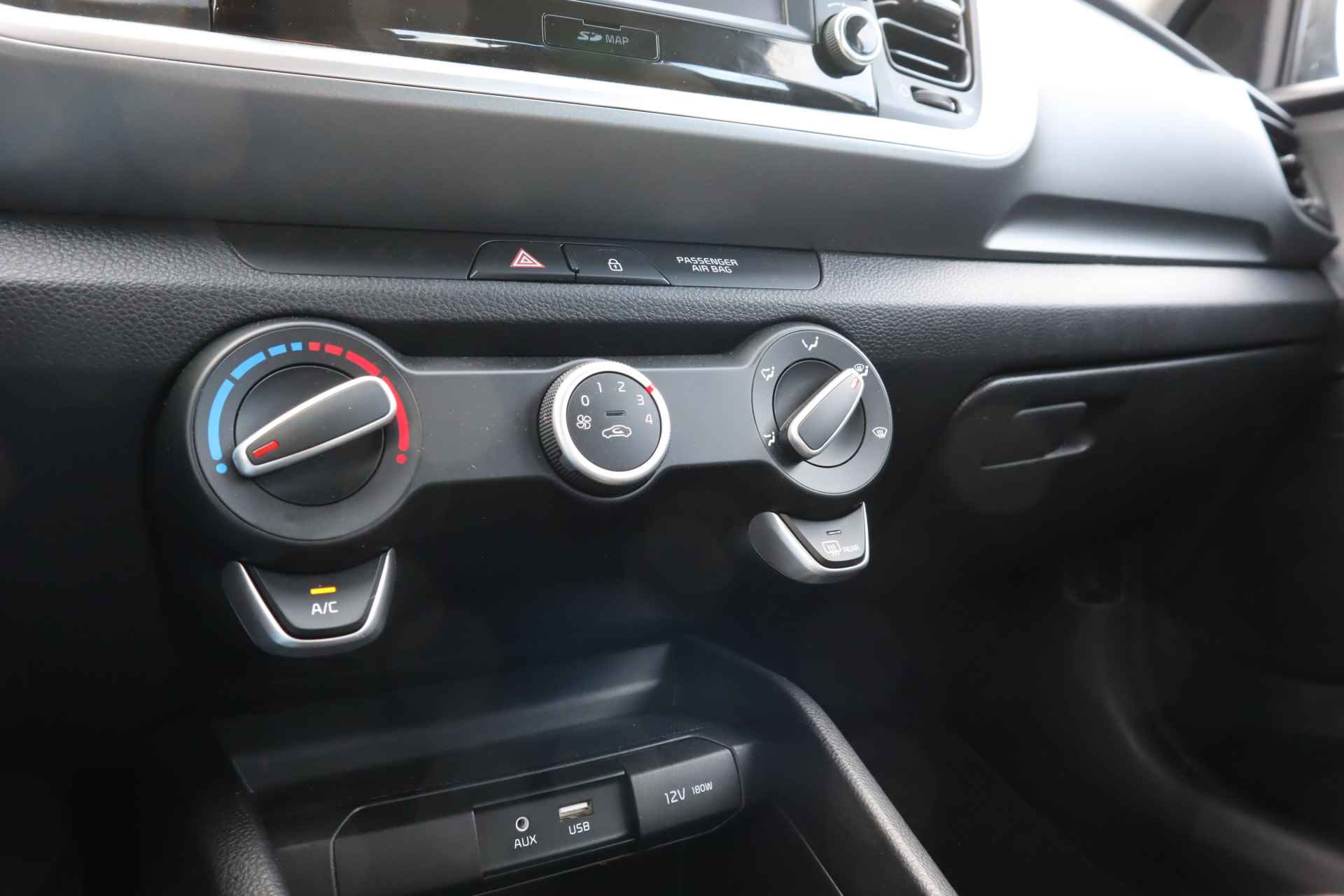 Kia Stonic 1.0 T-GDi DynamicLine | Trekhaak | Camera | Navigatie | Carplay & Android Auto - 40/43