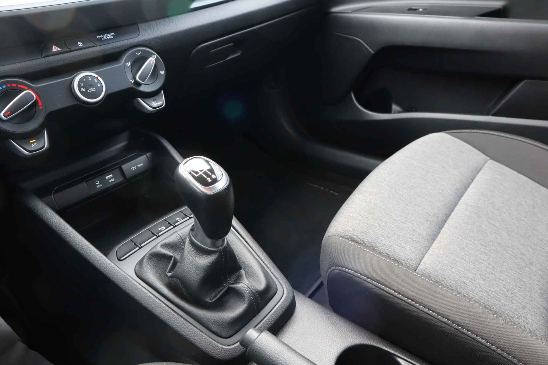 Kia Stonic 1.0 T-GDi DynamicLine | Trekhaak | Camera | Navigatie | Carplay & Android Auto - 41/43