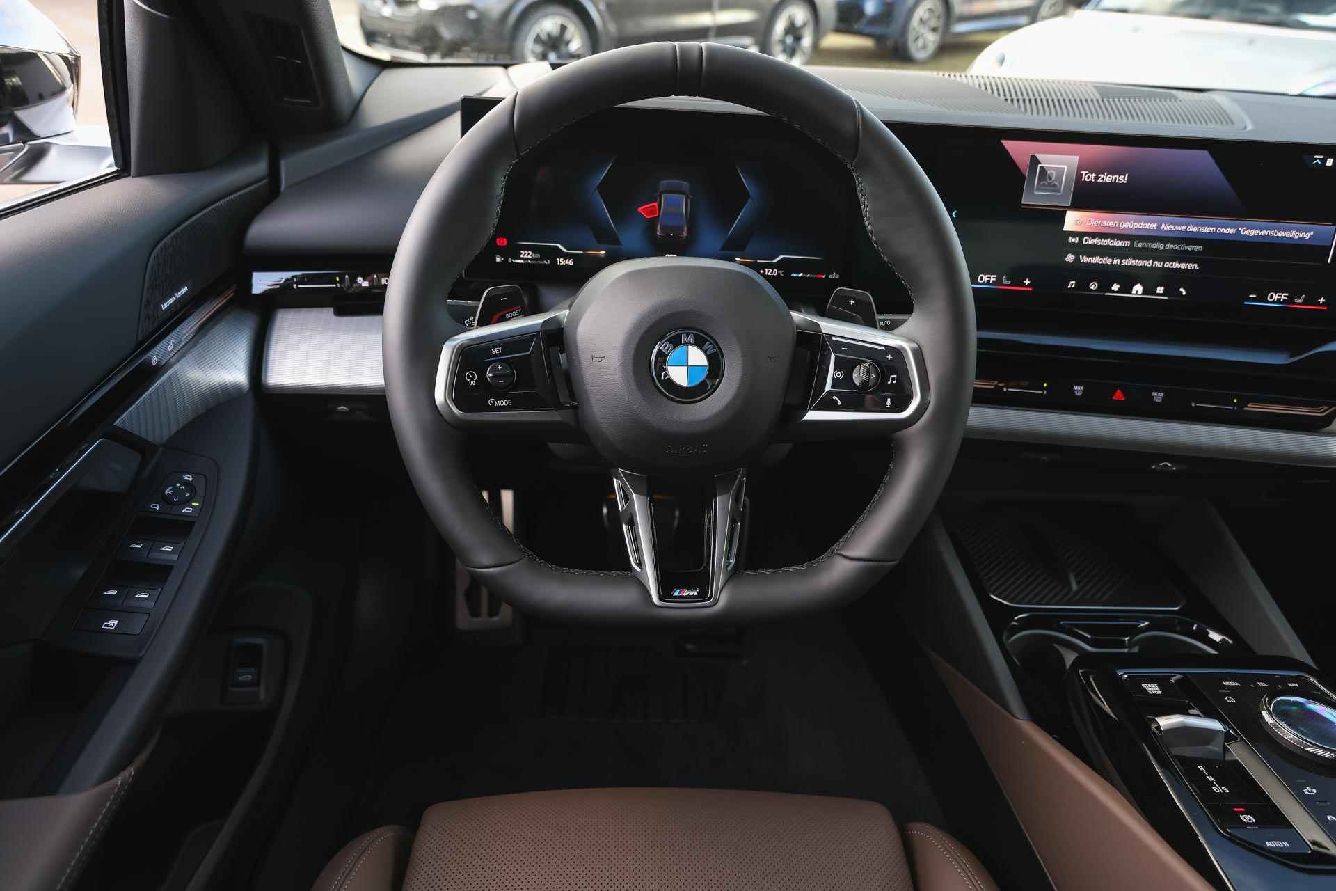BMW 5 Serie 520i High Executive M Sport Automaat / Adaptieve LED / Parking Assistant Plus / Harman-Kardon / M Sportonderstel / Live Cockpit Professional - 4/37