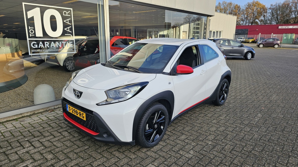 Toyota Aygo X 1.0 Play NLauto | winter / zomerset | dealeronderhouden