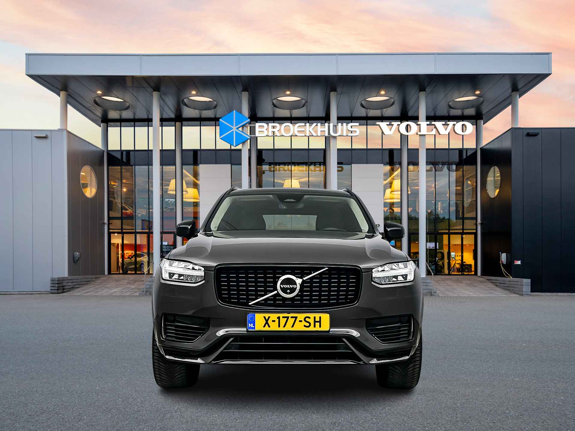 Volvo XC90 T8 Recharge Ultimate Dark | Luchtvering | 360-Camera | Trekhaak | Panoramadak | Head-up Display | Harman Kardon | Elektrische st - 6/38