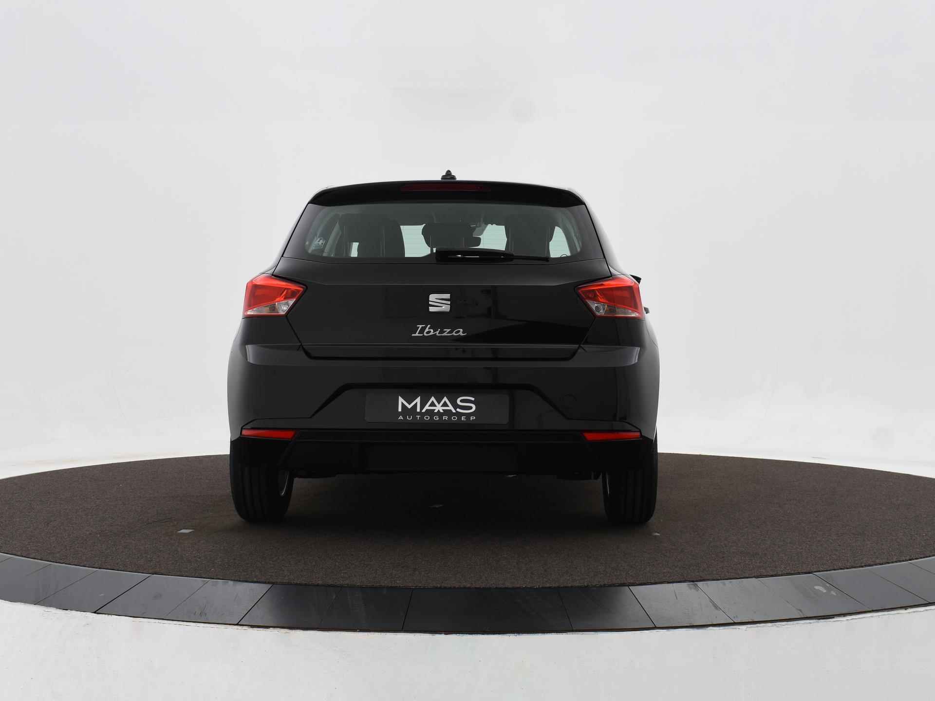 SEAT Ibiza Style Plus 1.0 95 pk TSI Hatchback 5 deurs | Midnight black | Parkeersensoren achter | Apple carplay/ Android auto | 2000,- inruilvoordeel! | Private lease vanaf €350,- | - 8/19