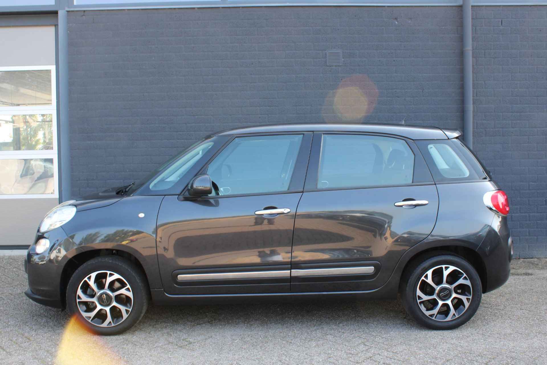 Fiat 500 L TwinAir 105 PK Lounge Clima/Cruise control/Panorama dak/Radio-USB/Bluetooth/Stoelverwarming/LM-velgen/Parkeersensoren - 2/25