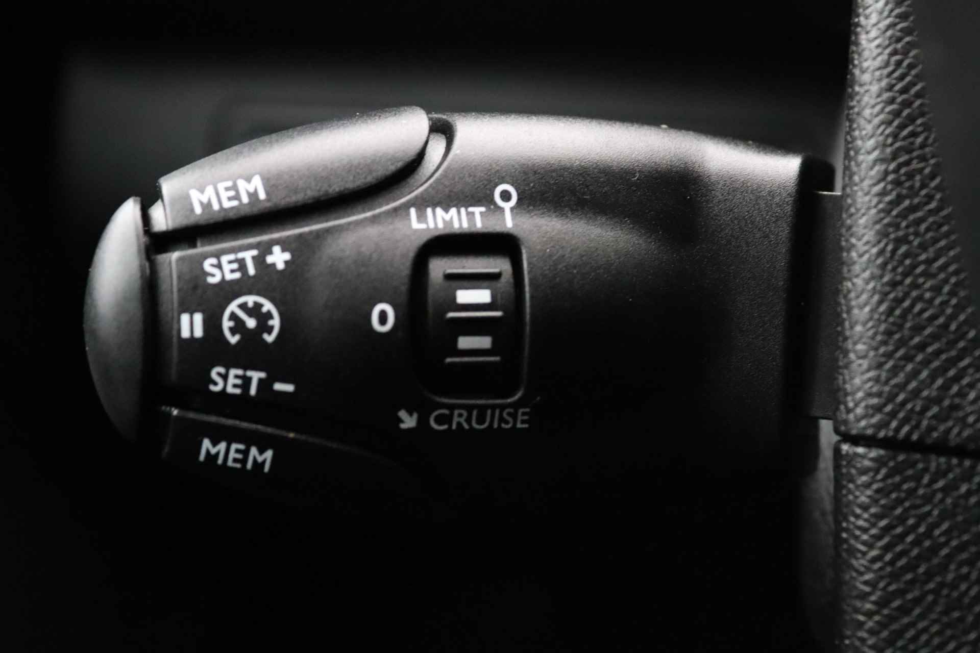 Peugeot 308 1.2 PureTech Allure | LED koplampen | Climate control | Cruise control | Parkeersensoren - 18/28