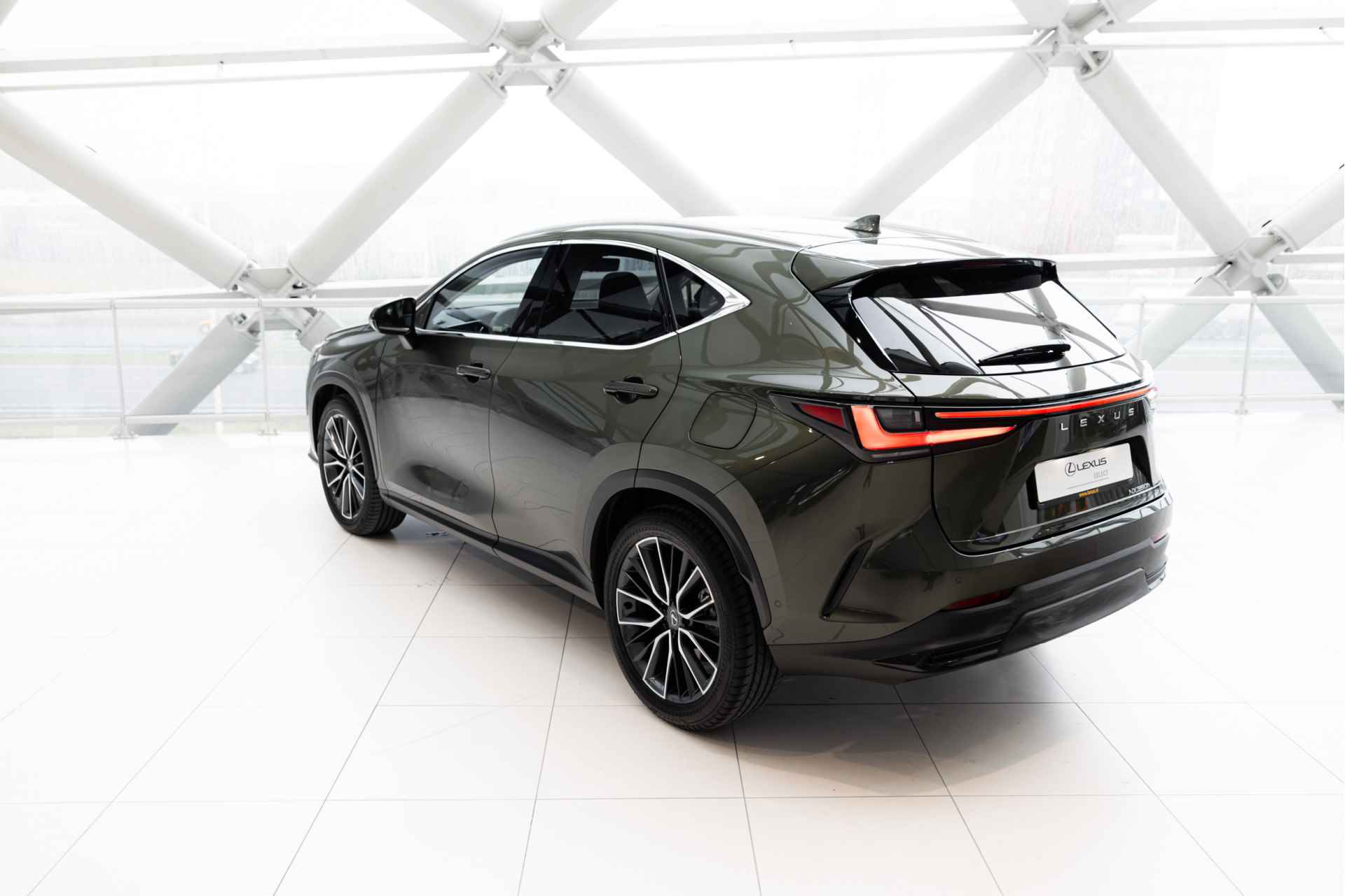 Lexus NX 350h AWD Executive Line | 4x4 | Achteruitrijcamera | Climate Control | Parkeersensoren | - 4/56