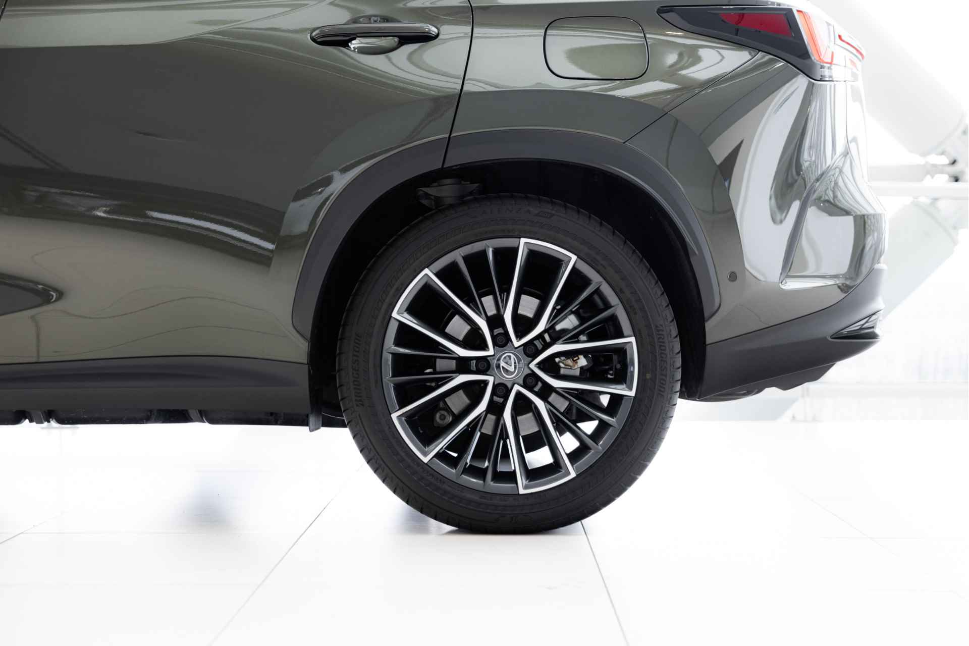 Lexus NX 350h AWD Executive Line | 4x4 | Achteruitrijcamera | Climate Control | Parkeersensoren | - 39/56