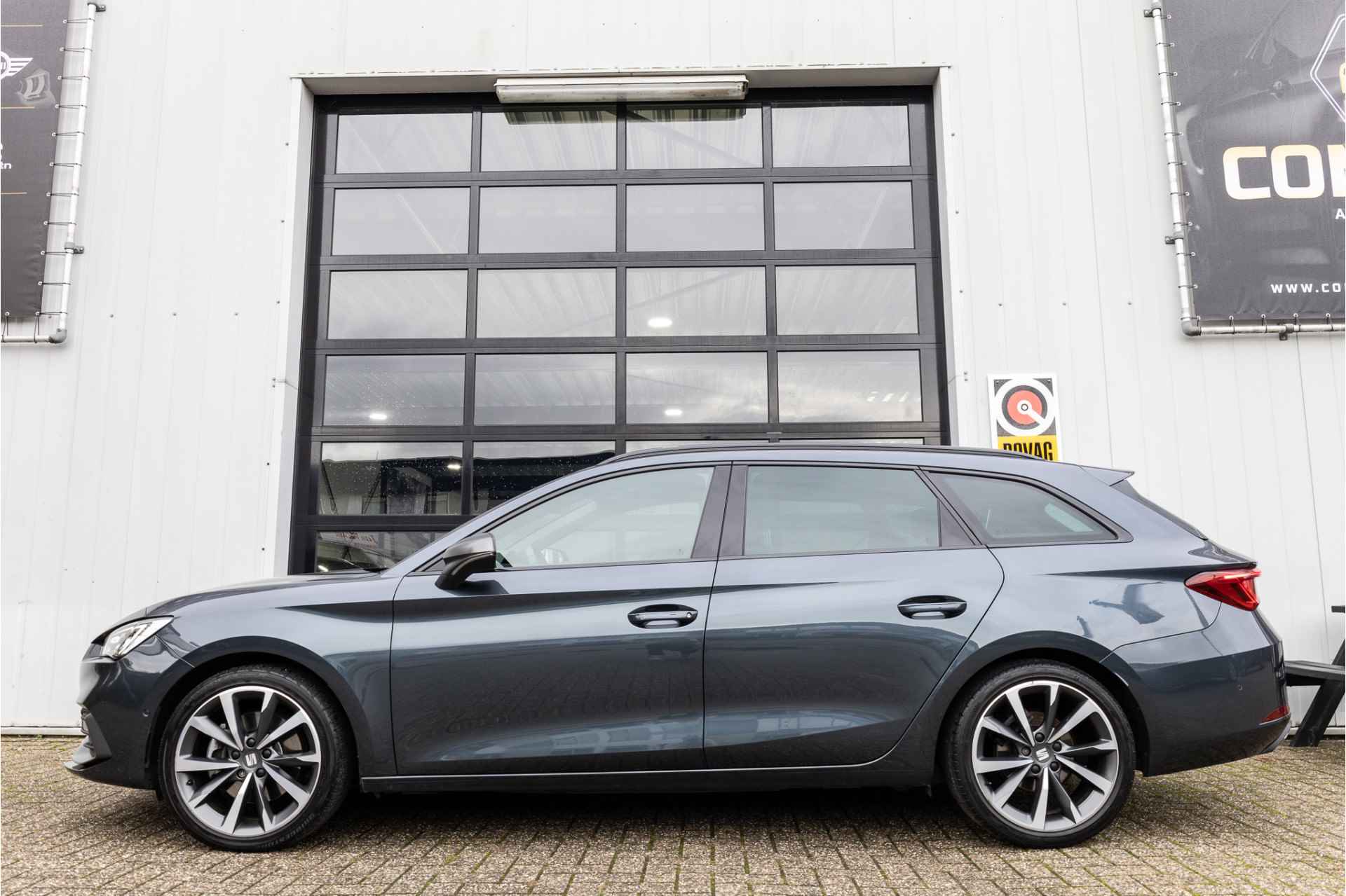 SEAT Leon Sportstourer 1.5 eTSI FR Launch Edition ✅NAV✅Trekhaak✅19inch✅CAM - 4/31