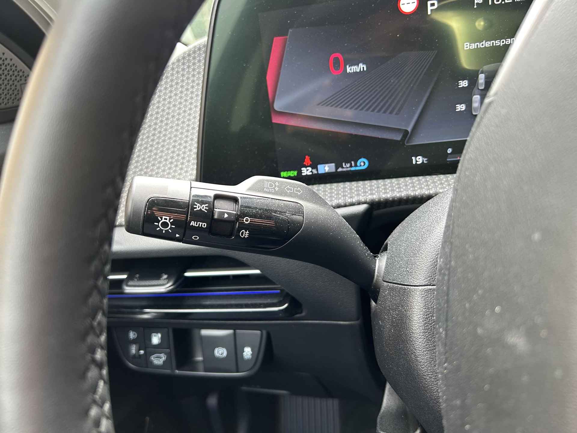 Kia EV6 Plus 77.4 kWh Apple Carplay | Navi | Addaptive Cruise Controle | BTW Auto | Vegan Lederen Bekleding | Stoel-stuurverwarming | Elektrisch bedienbare voorstoelen met geheugenfunctie Fabrieksgarantie t/m 4-1-2031 - 16/36