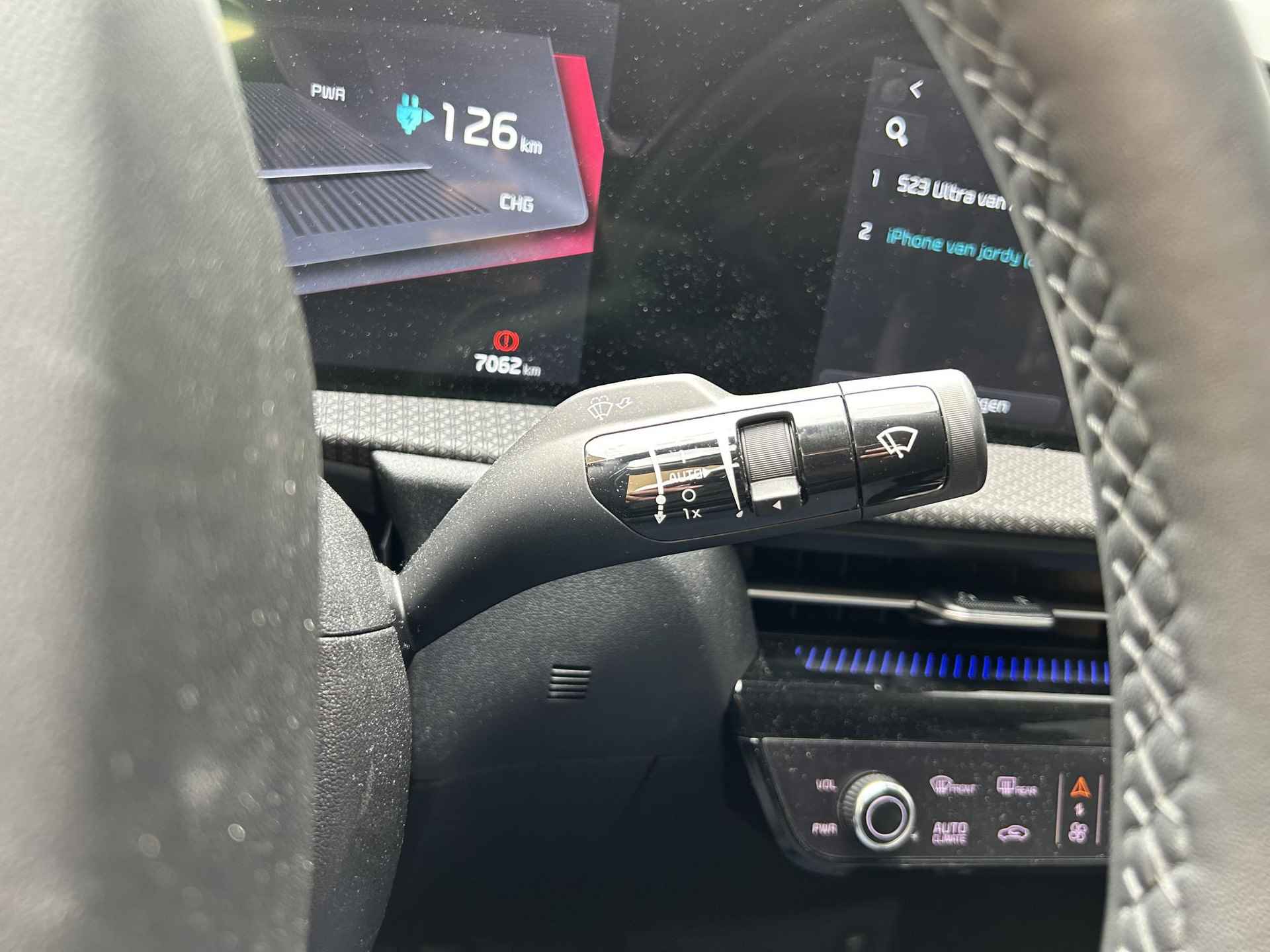 Kia EV6 Plus 77.4 kWh Apple Carplay | Navi | Addaptive Cruise Controle | BTW Auto | Vegan Lederen Bekleding | Stoel-stuurverwarming | Elektrisch bedienbare voorstoelen met geheugenfunctie Fabrieksgarantie t/m 4-1-2031 - 17/36