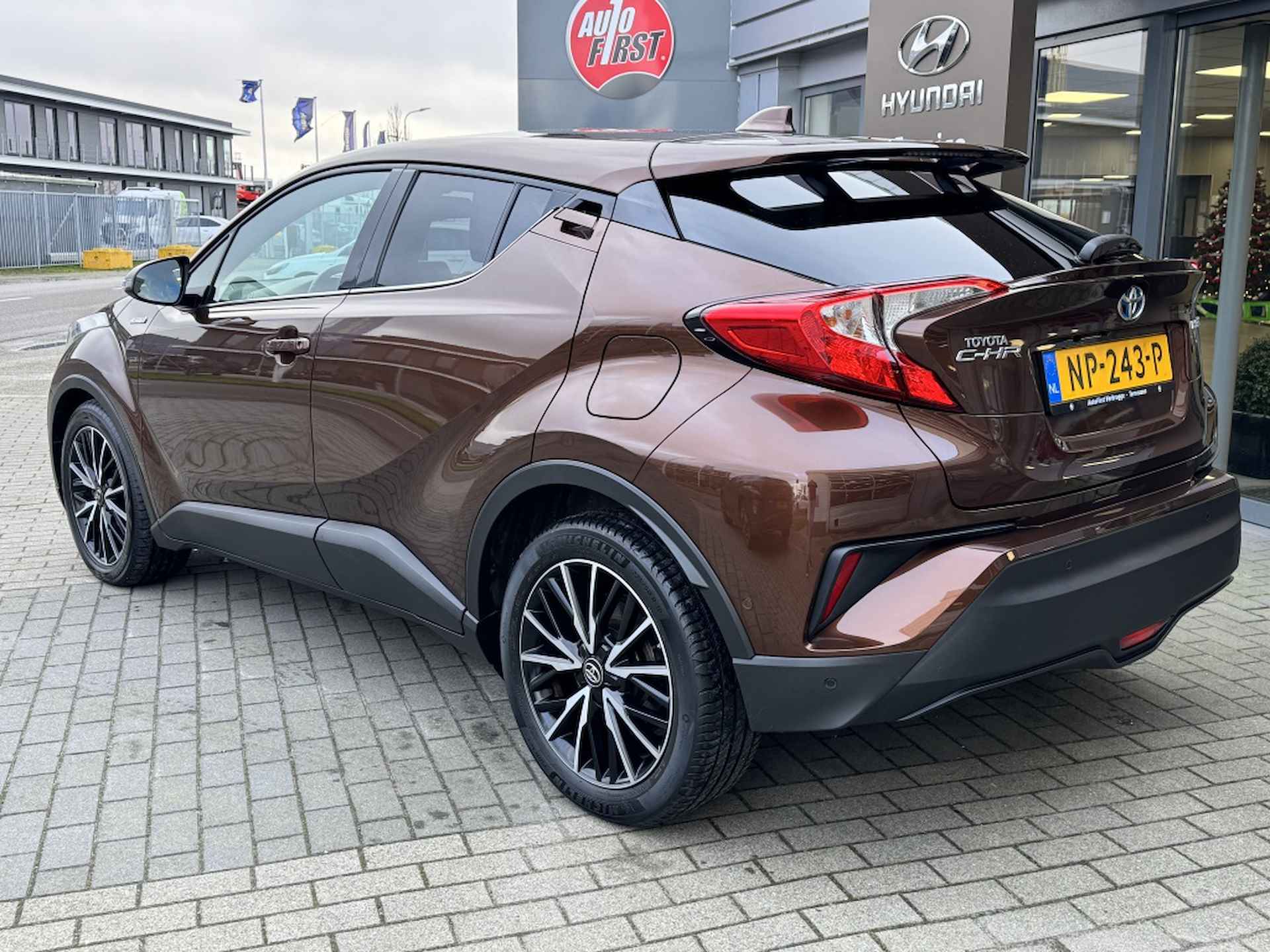 Toyota C-HR 1.8 Hybrid Executive | Dealer onderhouden | 1e eigenaar | Naviga - 4/30