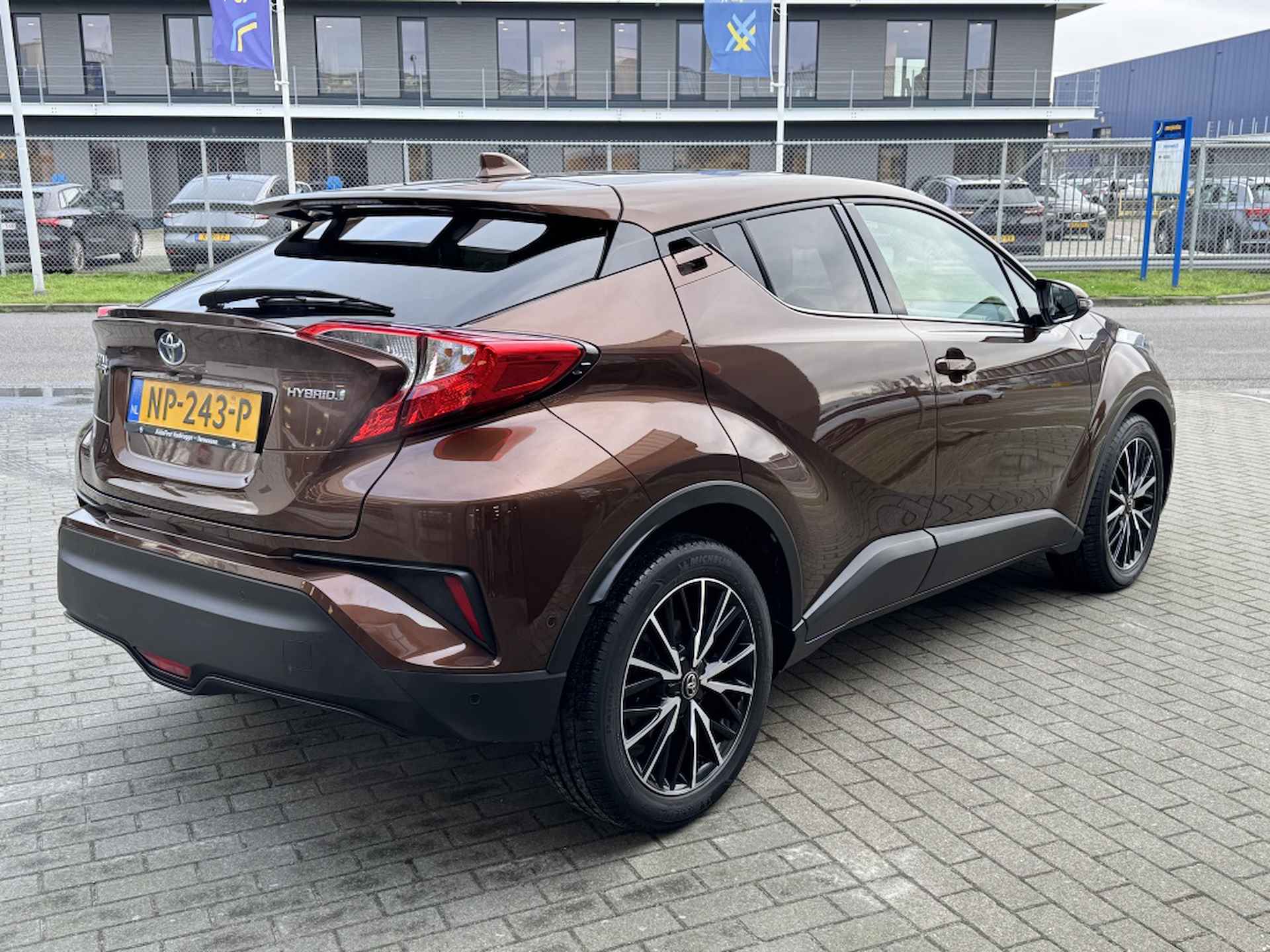 Toyota C-HR 1.8 Hybrid Executive | Dealer onderhouden | 1e eigenaar | Naviga - 6/30