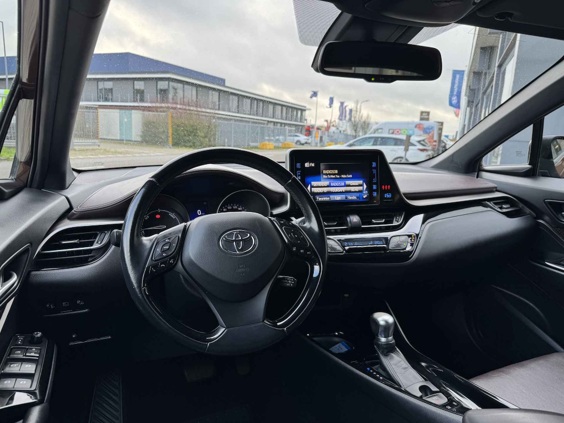 Toyota C-HR 1.8 Hybrid Executive | Dealer onderhouden | 1e eigenaar | Naviga - 12/30