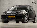 BMW 3 Serie Touring 318i Sport (CLIMATE, TREKHAAK, STUURWIEL MULTIFUNCTIONEEL, PARKEERSENSOREN, SPORTSTOELEN, TREKHAAK, NIEUWE APK, NIEUWSTAAT)