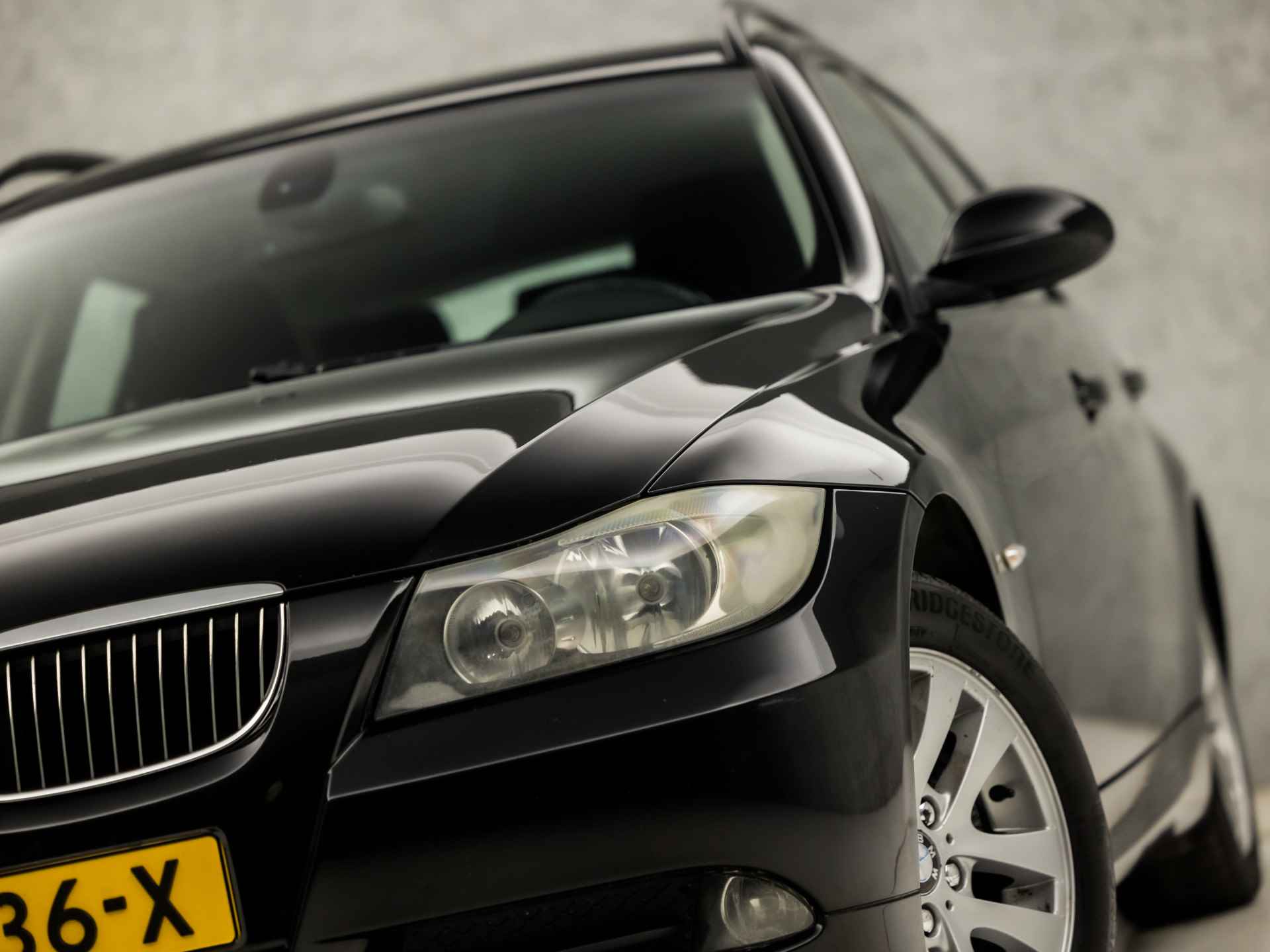 BMW 3 Serie Touring 318i Sport (CLIMATE, TREKHAAK, STUURWIEL MULTIFUNCTIONEEL, PARKEERSENSOREN, SPORTSTOELEN, TREKHAAK, NIEUWE APK, NIEUWSTAAT) - 26/30