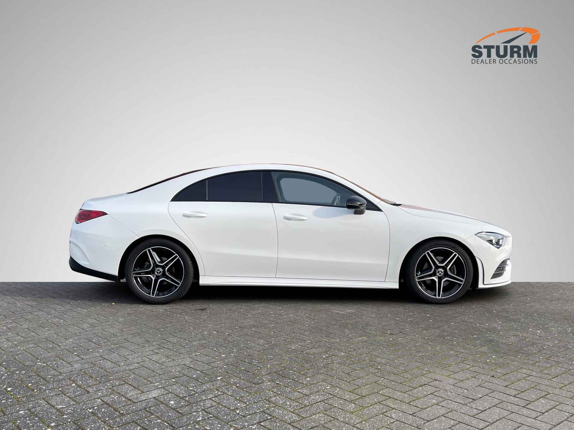 Mercedes-Benz CLA-klasse 180 Advantage AMG-Line | Navigatie | Camera | Stoelverwarming | Apple Carplay/Android Auto | LED Koplampen | Rijklaarprijs! - 3/26